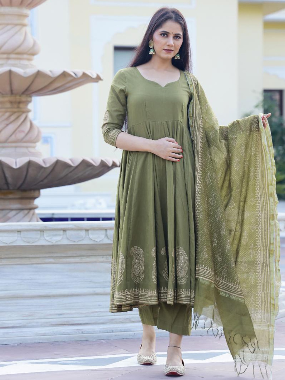Baisacrafts Women Olive Green Moss Golden Handblock Printed Pure Cotton Kurta with Trousers & Dupatta
Baisacrafts Women Olive Green Moss Golden Handblock Printed Pure Cotton Kurta with Trousers & Dupatta