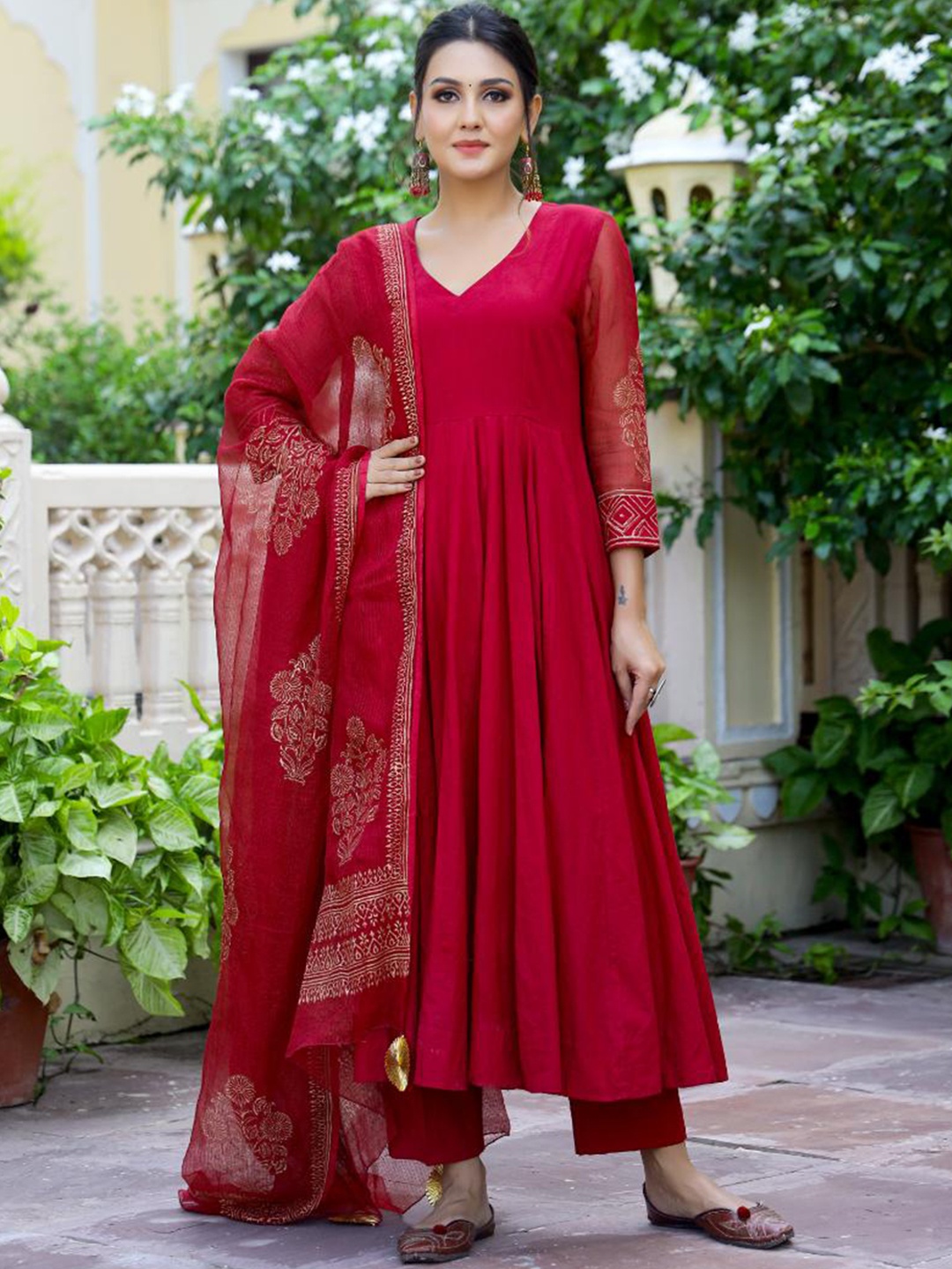 Baisacrafts Women Red Handblock Printed Pure Cotton Anarkali Kurta with Trousers & Dupatta
Baisacrafts Women Red Handblock Printed Pure Cotton Anarkali Kurta with Trousers & Dupatta