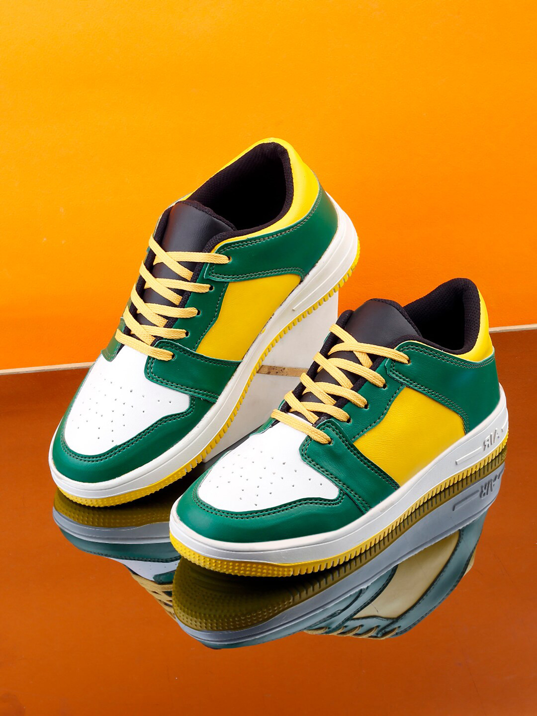 Woakers Men Green Colourblocked Sneakers 
Woakers Men Green Colourblocked Sneakers