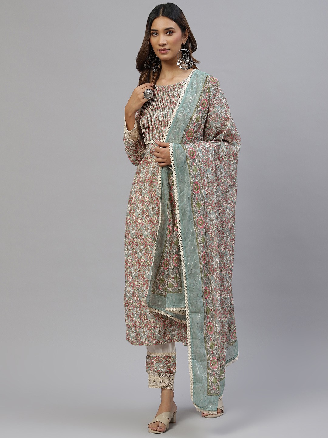 Silai Bunai Women Green Ethnic Motifs Printed Pure Cotton Kurta with Trousers & With Dupatta
Silai Bunai Women Green Ethnic Motifs Printed Pure Cotton Kurta with Trousers & With Dupatta