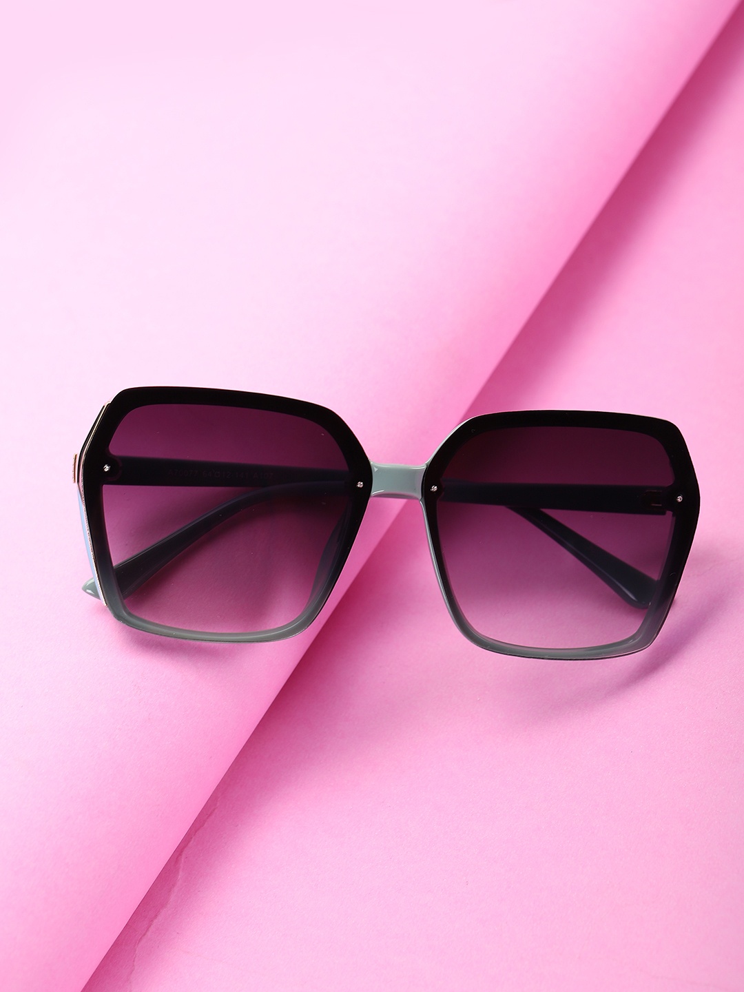 Carlton London Women Purple Lens & Grey Oversized Sunglasses UV Protected Lens CLSW077
Carlton London Women Purple Lens & Grey Oversized Sunglasses UV Protected Lens CLSW077