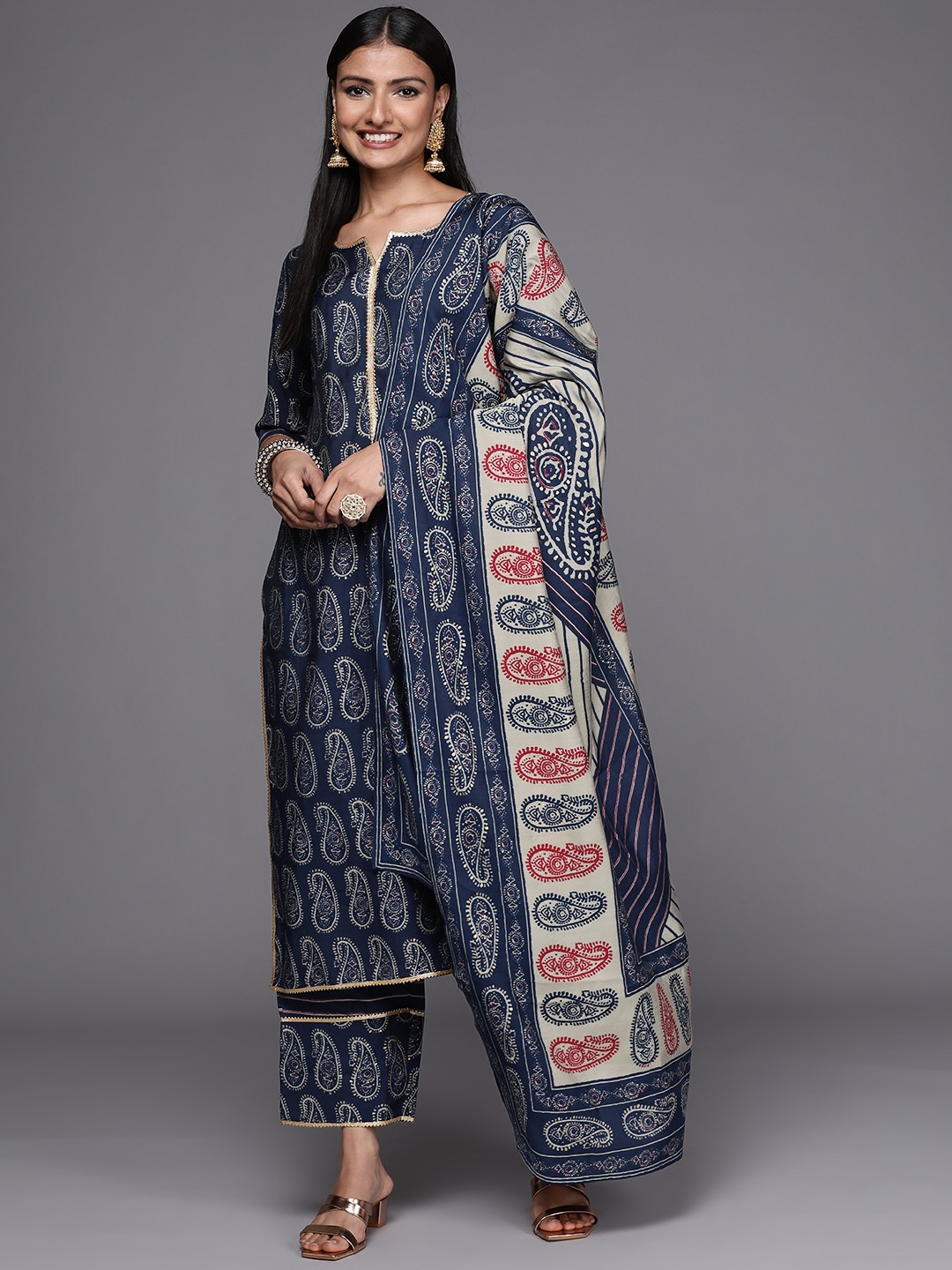 Libas Women Navy Blue Paisley Printed Gotta Patti Kurta with Trousers & With Dupatta
Libas Women Navy Blue Paisley Printed Gotta Patti Kurta with Trousers & With Dupatta