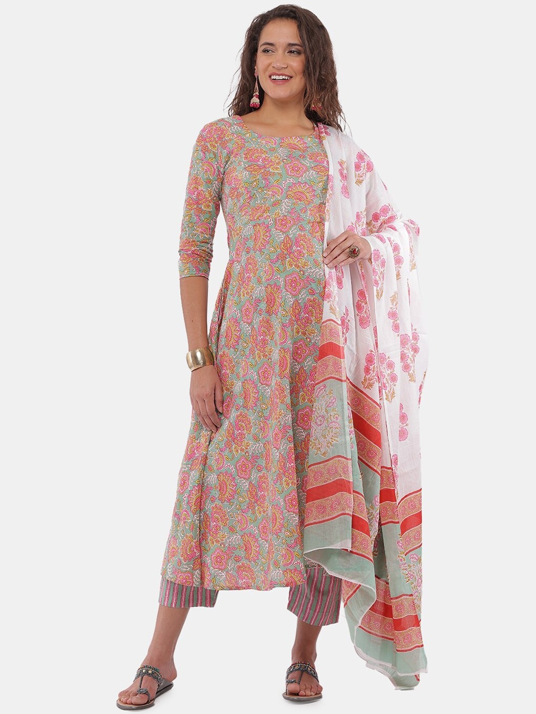 The Mom Store Green Floral Printed Pure Cotton Maternity Kurta with Trousers & Dupatta
The Mom Store Green Floral Printed Pure Cotton Maternity Kurta with Trousers & Dupatta