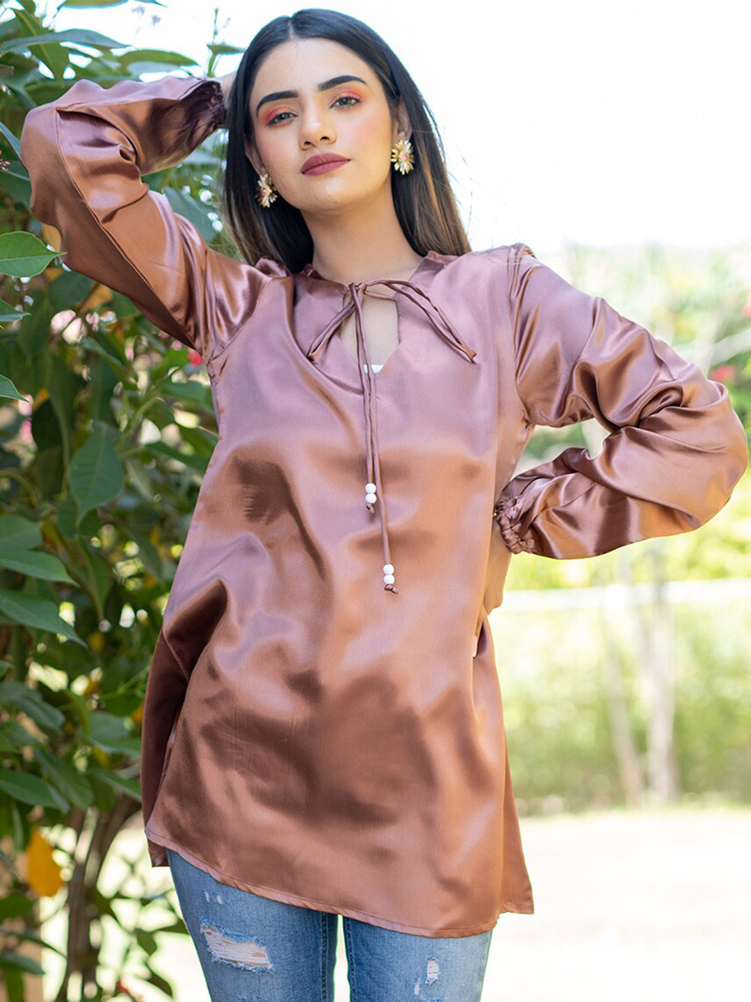 Tistabene Rose Tie-Up Neck Satin Top
Tistabene Rose Tie-Up Neck Satin Top