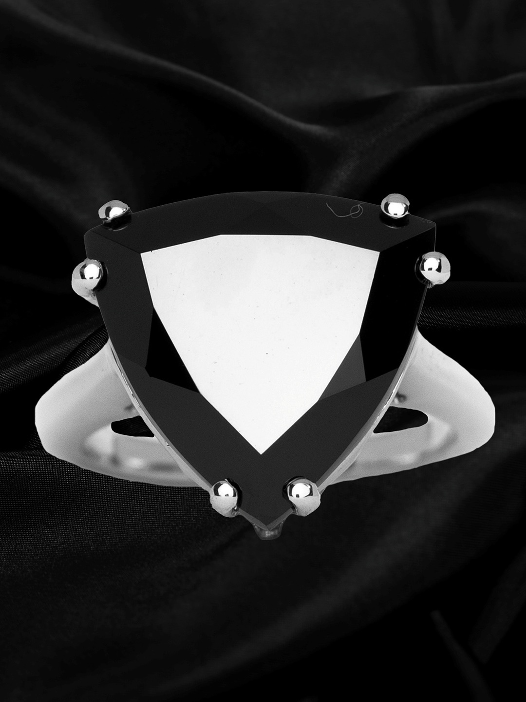 HIFLYER JEWELS Rhodium-Plated 925 Sterling Silver Black Stone Studded Finger Ring
HIFLYER JEWELS Rhodium-Plated 925 Sterling Silver Black Stone Studded Finger Ring