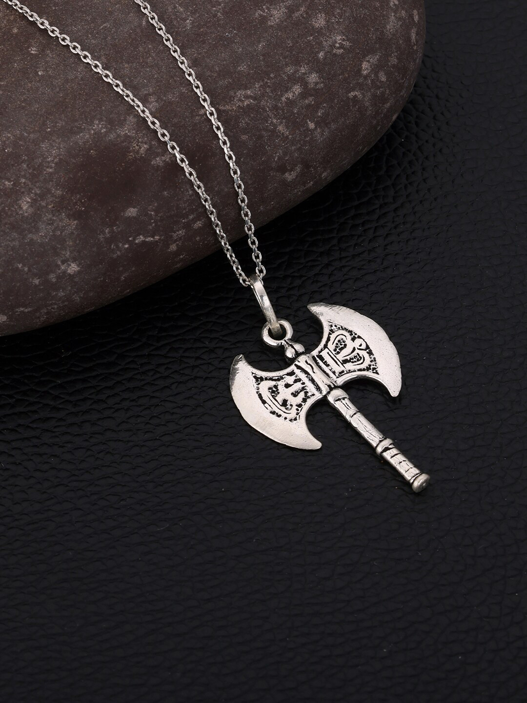 GIVA Men 925 Sterling Silver Silver-Plated Shield of Love Oxidised Pendant With Link Chain
GIVA Men 925 Sterling Silver Silver-Plated Shield of Love Oxidised Pendant With Link Chain
