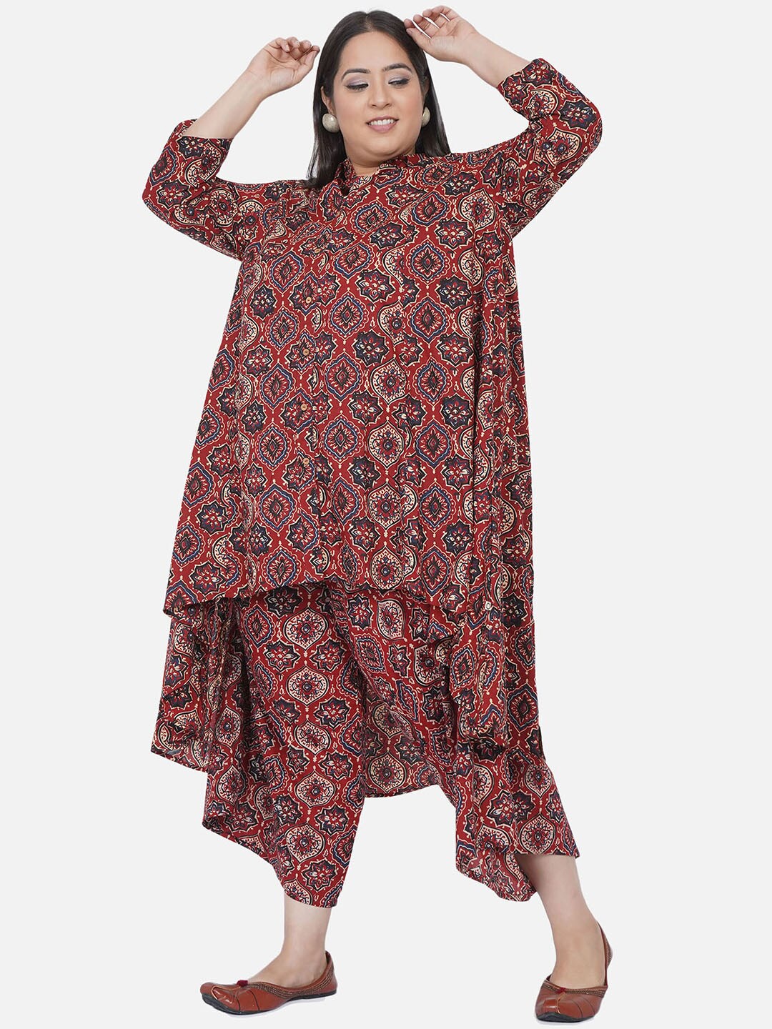 Fabnest Curve Plus Size Women Maroon Ajrakh Panelled Pure Cotton Kurta with Dhoti Pants
Fabnest Curve Plus Size Women Maroon Ajrakh Panelled Pure Cotton Kurta with Dhoti Pants