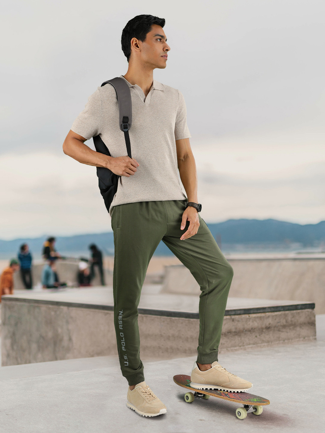 U.S. Polo Assn. Denim Co. Men Olive Green Brand Logo Printed Mid-Rise Regular Joggers
U.S. Polo Assn. Denim Co. Men Olive Green Brand Logo Printed Mid-Rise Regular Joggers