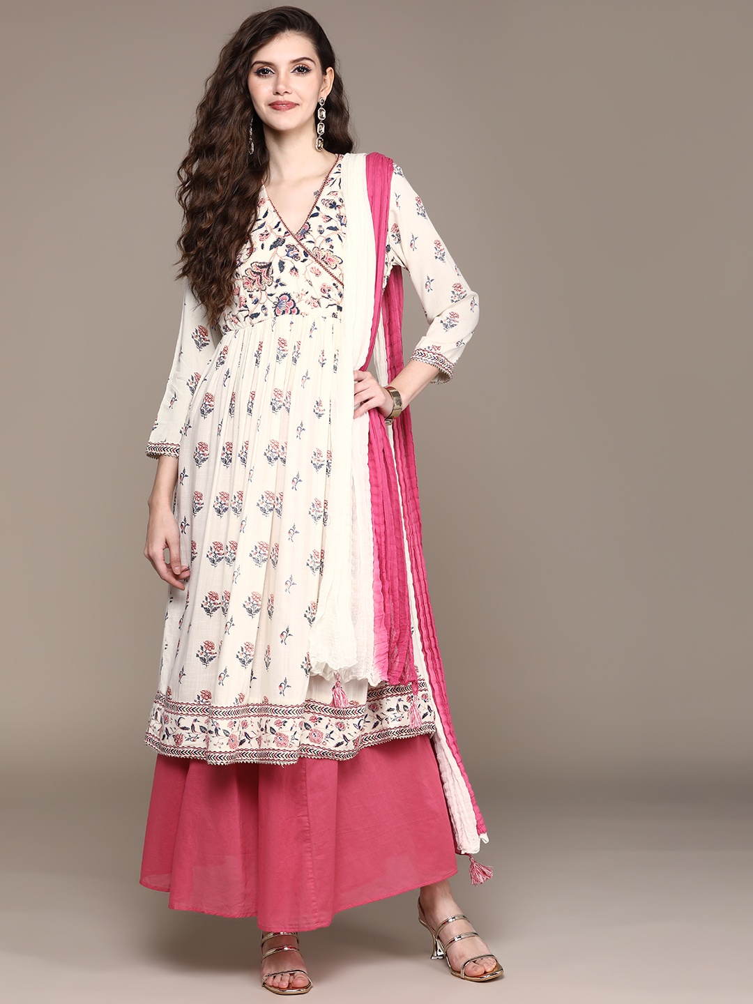 aarke Ritu Kumar Women Off White Floral Printed Angrakha Kurta with Trousers & With Dupatta
aarke Ritu Kumar Women Off White Floral Printed Angrakha Kurta with Trousers & With Dupatta