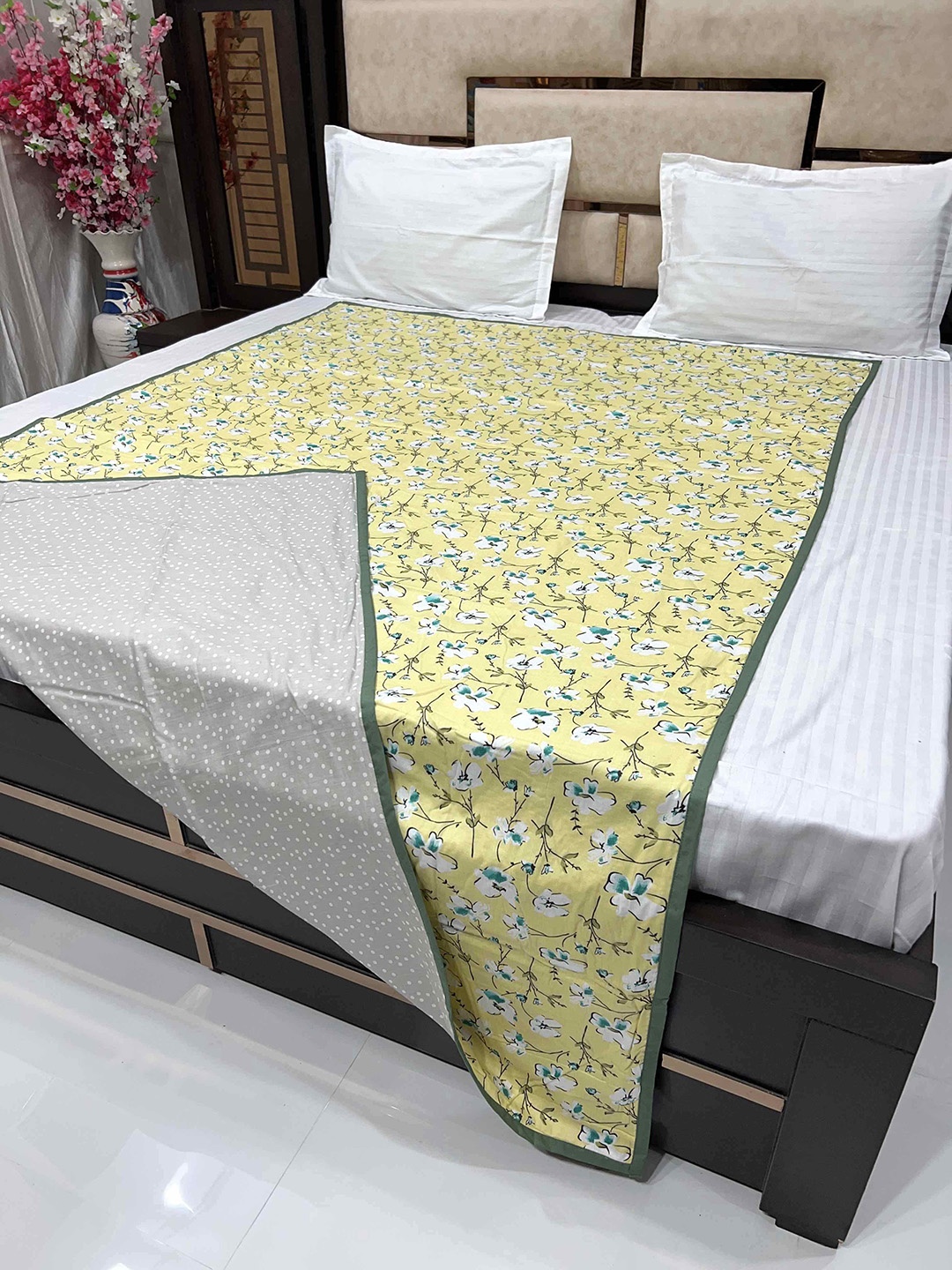 Pure Decor Yellow & White Floral AC Room 233 GSM Single Bed Dohar