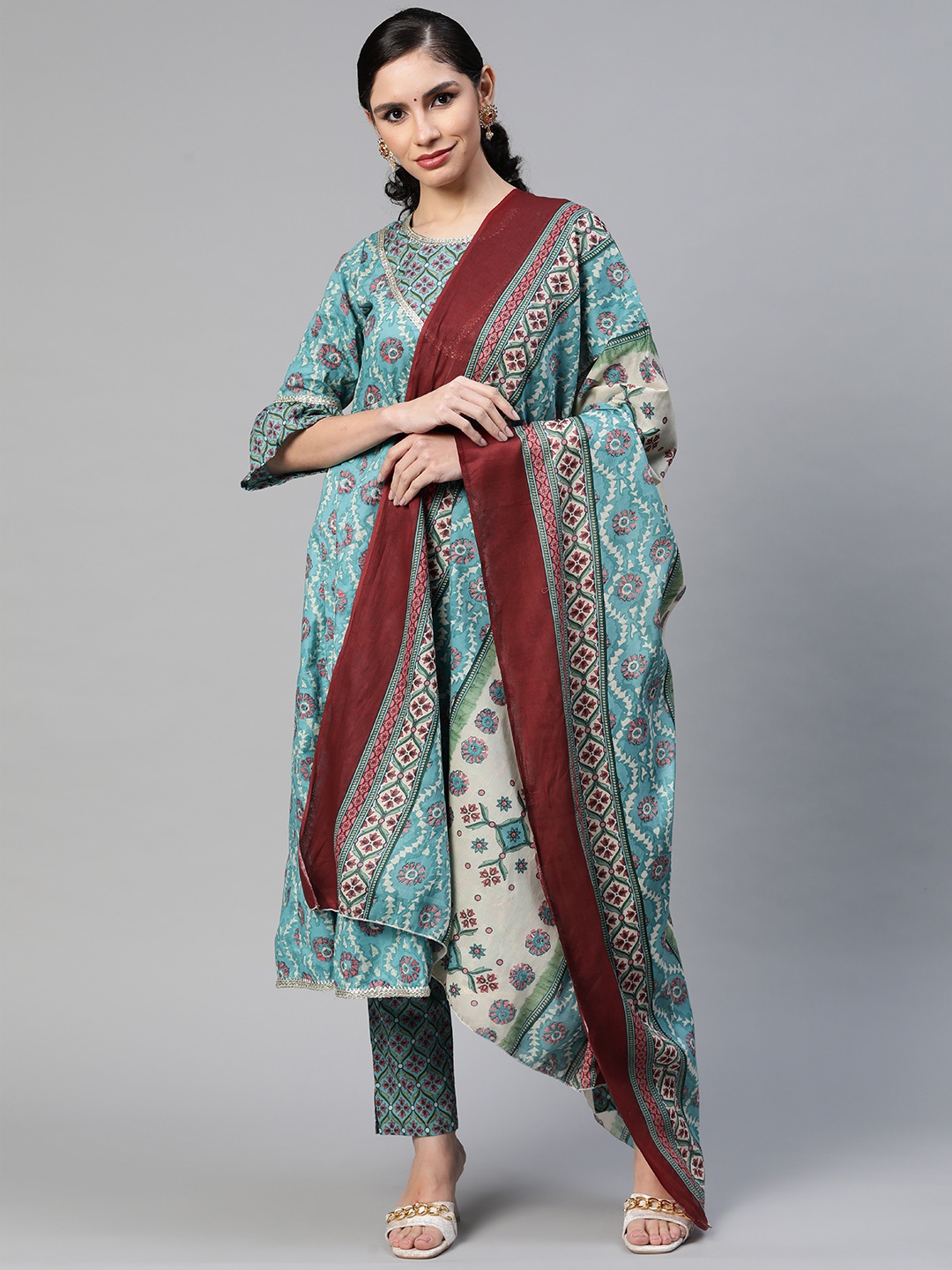 mokshi Women Blue Floral Printed Angrakha Gotta Patti Pure Cotton Kurta with Trousers & With Dupatta
mokshi Women Blue Floral Printed Angrakha Gotta Patti Pure Cotton Kurta with Trousers & With Dupatta