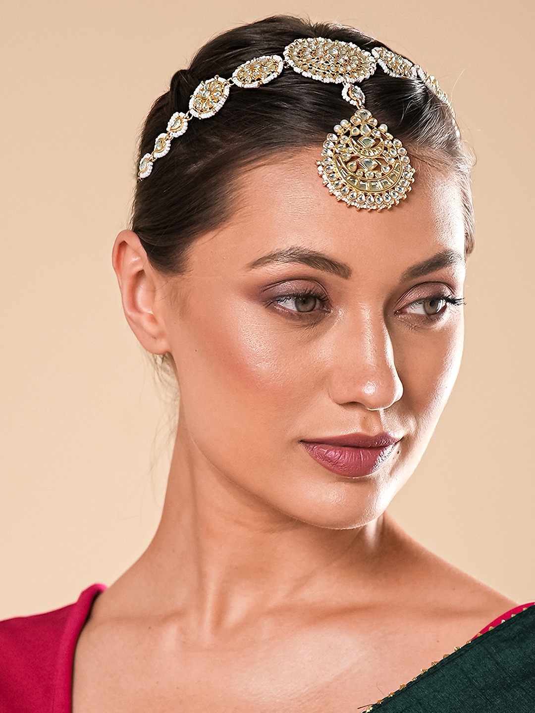 Yellow Chimes Gold-Plated & White Kundan-Studded & Faux Pearl Beaded Drop Chandbali Designed Maathapatti
Yellow Chimes Gold-Plated & White Kundan-Studded & Faux Pearl Beaded Drop Chandbali Designed Maathapatti