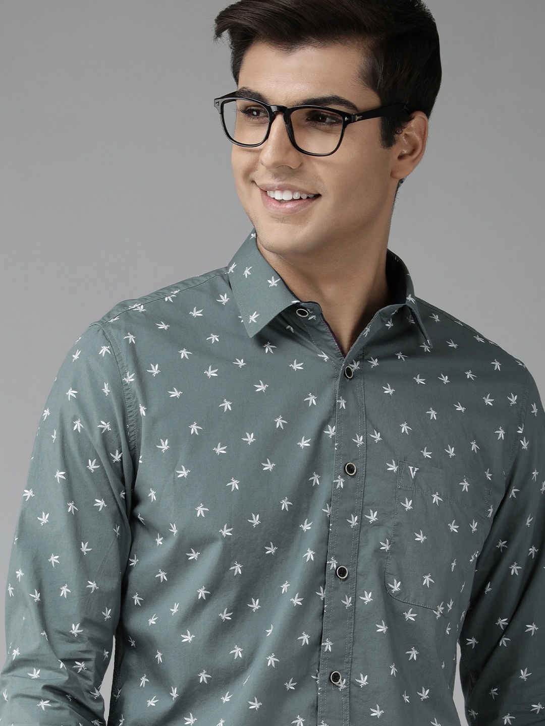 Van Heusen Sport Men Teal Green & White Slim Fit Floral Printed Pure Cotton Casual Shirt
Van Heusen Sport Men Teal Green & White Slim Fit Floral Printed Pure Cotton Casual Shirt