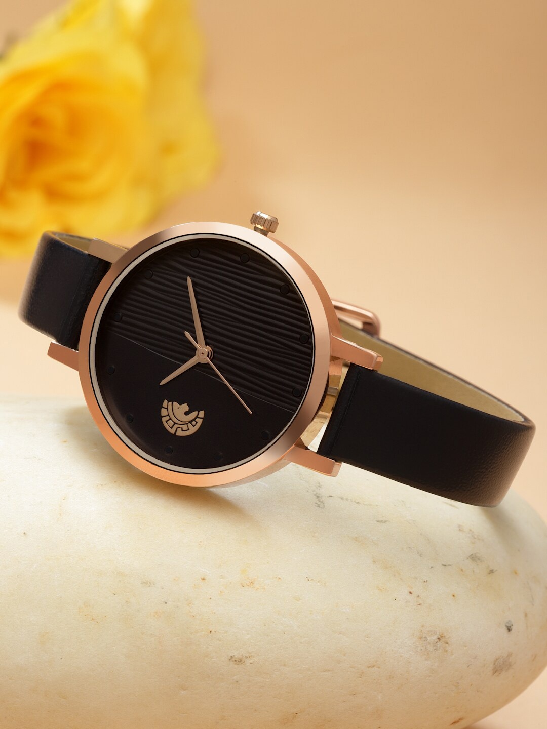 STUDIO ETHENO Women Black Dial & Black Stainless Steel Bracelet Style Straps Analogue Watch
STUDIO ETHENO Women Black Dial & Black Stainless Steel Bracelet Style Straps Analogue Watch