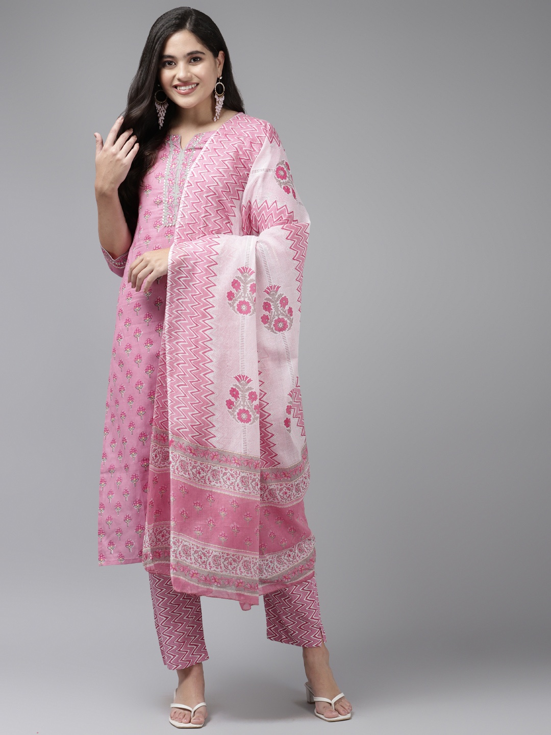 Yufta Women Pink Floral Printed Gotta Patti Pure Cotton Kurta with Trousers & With Dupatta
Yufta Women Pink Floral Printed Gotta Patti Pure Cotton Kurta with Trousers & With Dupatta