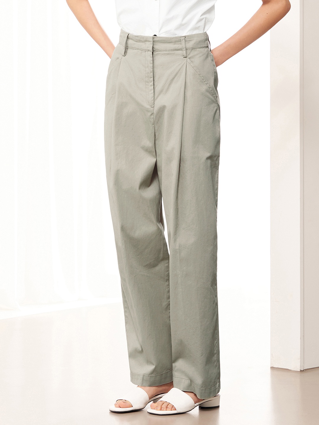 8seconds Women Grey Solid Pleated Pure Cotton Trousers, Taupe