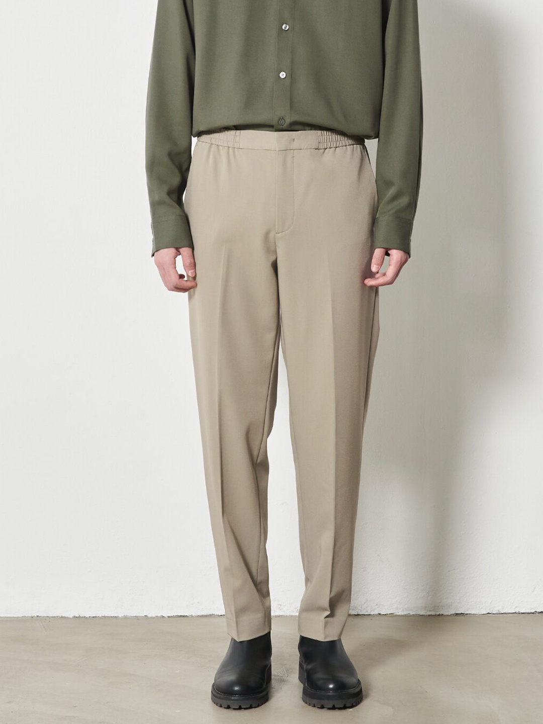 8seconds Men Khaki Solid Tapered Fit Trousers