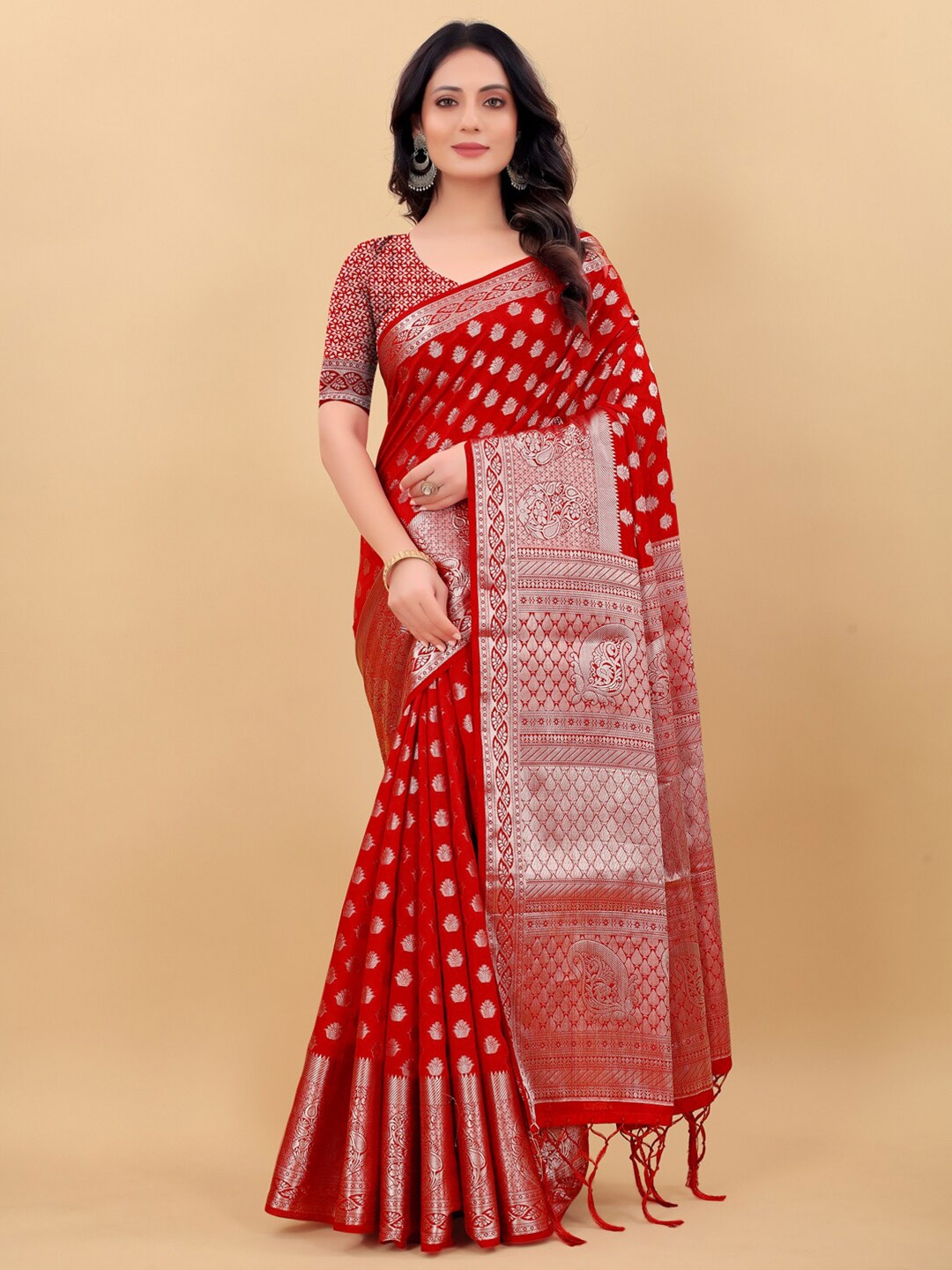 LINARO LIFESTYLES Red & Silver-Toned Ethnic Motifs Zari Silk Cotton Banarasi Saree
LINARO LIFESTYLES Red & Silver-Toned Ethnic Motifs Zari Silk Cotton Banarasi Saree