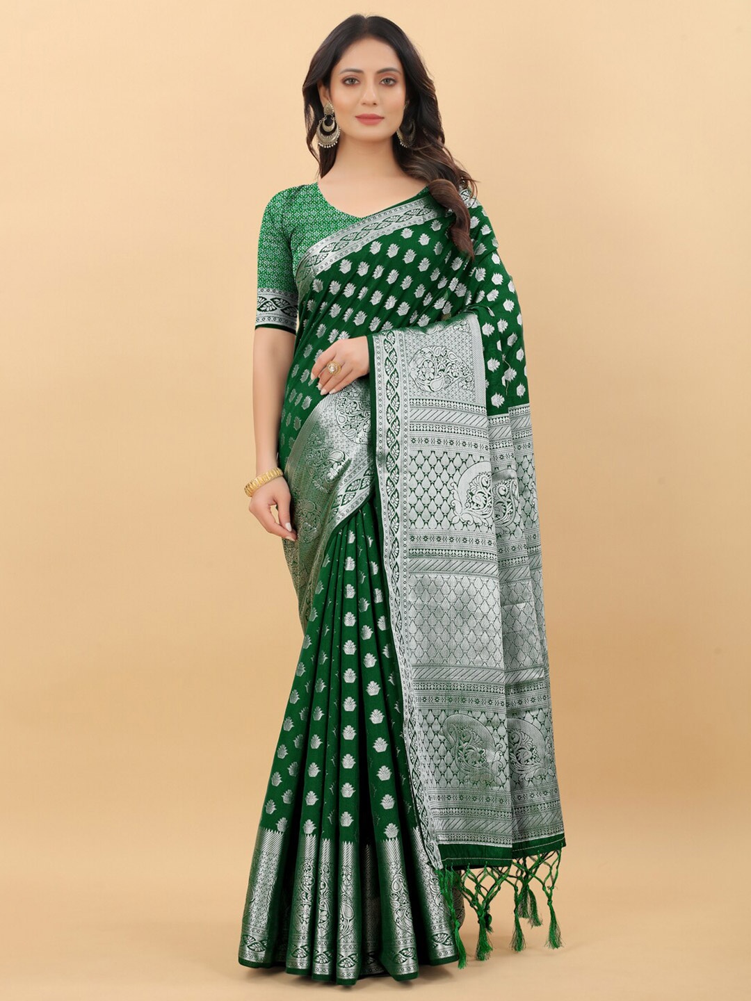 LINARO LIFESTYLES Green & Silver-Toned Ethnic Motifs Zari Silk Cotton Banarasi Saree
LINARO LIFESTYLES Green & Silver-Toned Ethnic Motifs Zari Silk Cotton Banarasi Saree