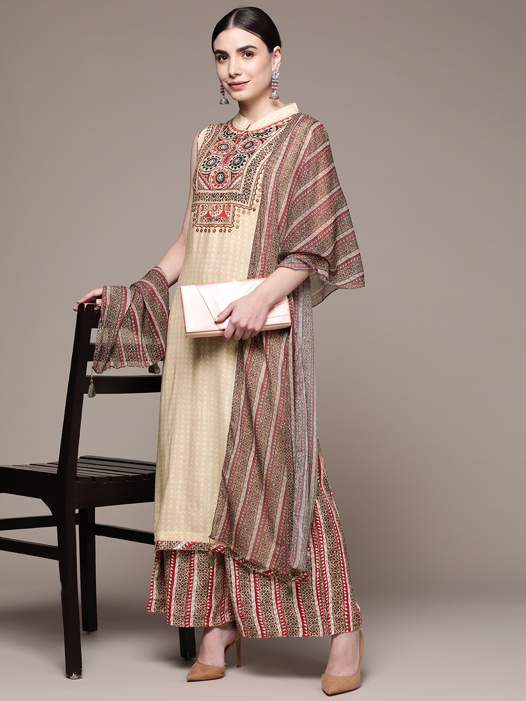 aarke Ritu Kumar Women Beige Ethnic Motifs Printed Kurta with Trousers & With Dupatta
aarke Ritu Kumar Women Beige Ethnic Motifs Printed Kurta with Trousers & With Dupatta
