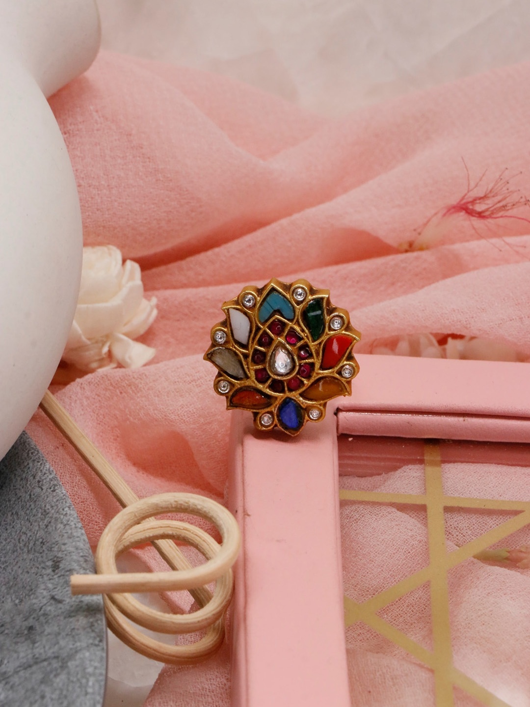 Ishhaara Brass-Plated Gold Coloured White & Red Kundan Studded Enamelled Finger Ring
Ishhaara Brass-Plated Gold Coloured White & Red Kundan Studded Enamelled Finger Ring