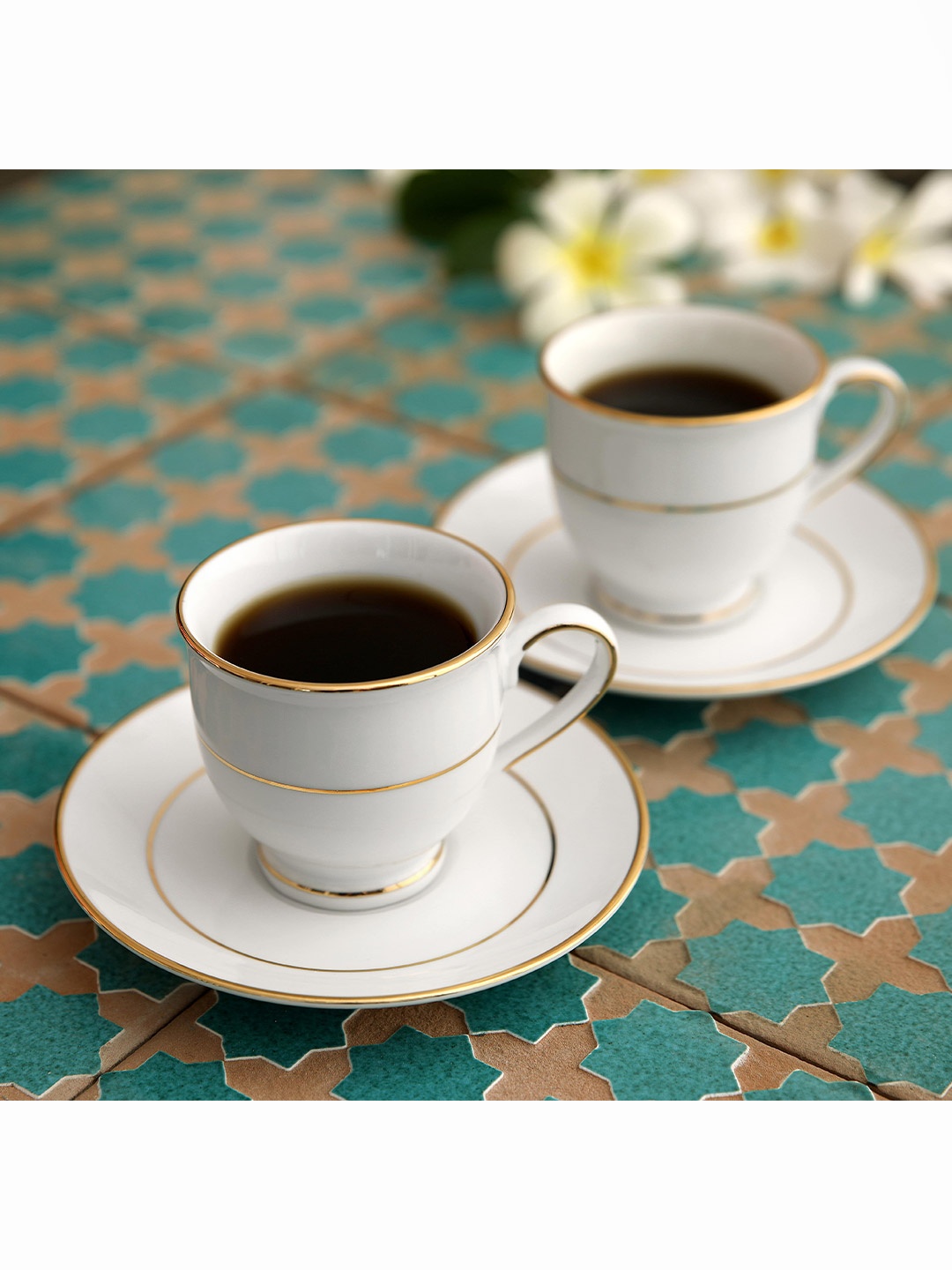 HomeTown White & Gold-Toned Porcelain Glossy Cups and Saucers Set of 12 Cups and Mugs
HomeTown White & Gold-Toned Porcelain Glossy Cups and Saucers Set of 12 Cups and Mugs