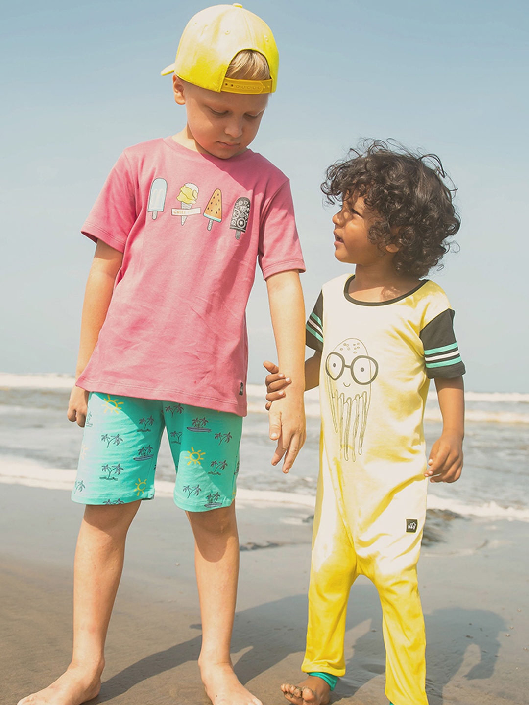 Whistle & Hops Infants Yellow & Black Printed Pure Organic Cotton Sustainable Sustainable Rompers
Whistle & Hops Infants Yellow & Black Printed Pure Organic Cotton Sustainable Sustainable Rompers