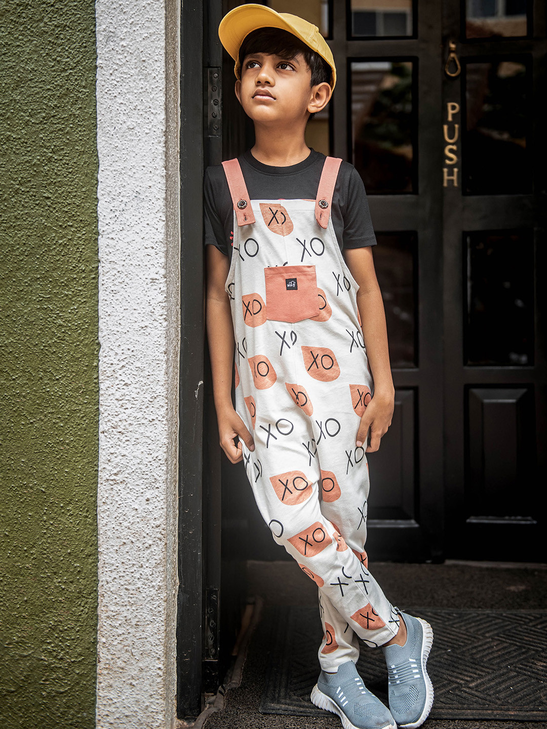 Whistle & Hops Kids Grey Printed Sustainable Dungarees
Whistle & Hops Kids Grey Printed Sustainable Dungarees