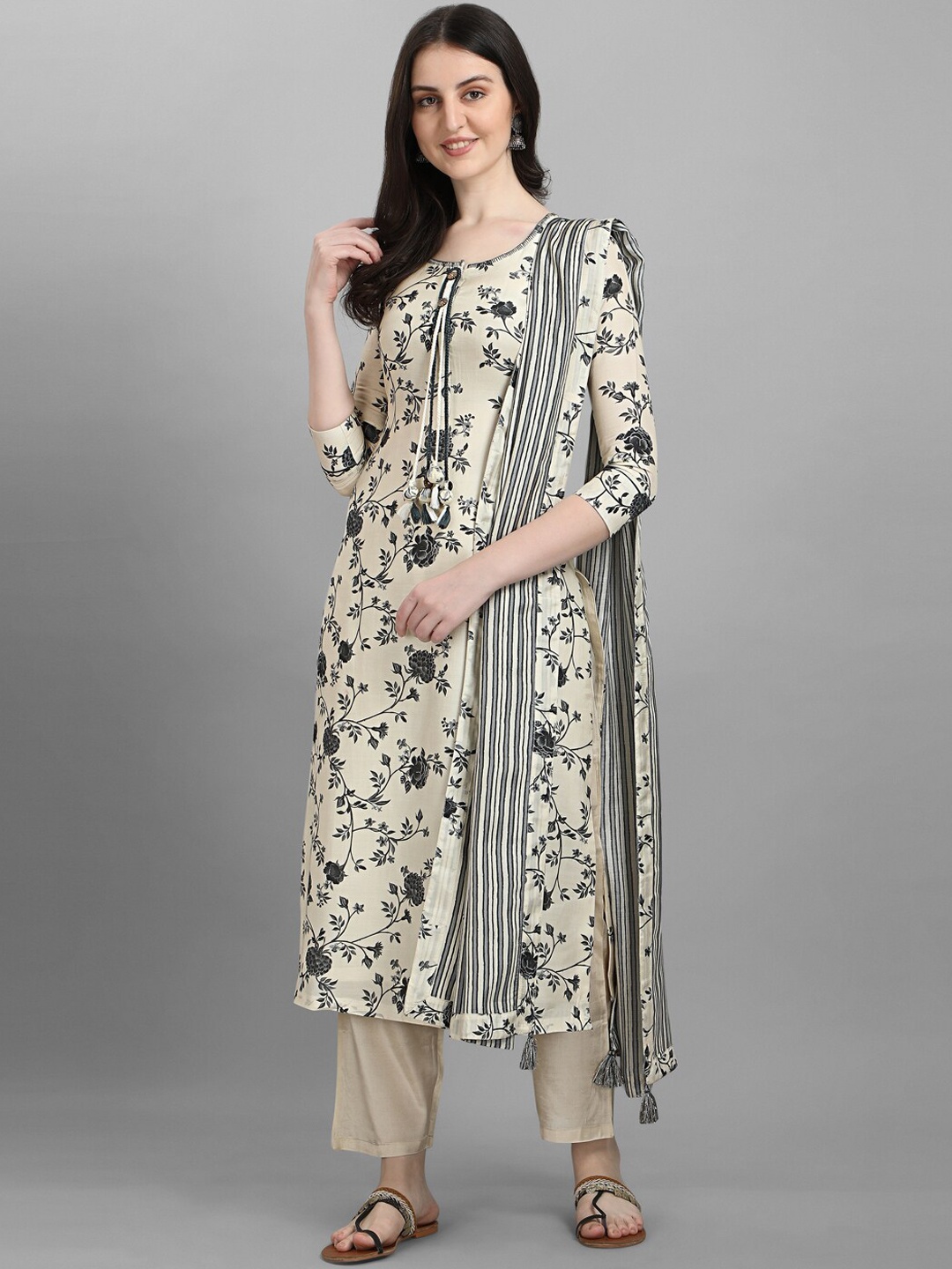 Seerat Women Cream-Coloured Floral Printed Silk Crepe Kurta with Trousers & With Dupatta
Seerat Women Cream-Coloured Floral Printed Silk Crepe Kurta with Trousers & With Dupatta