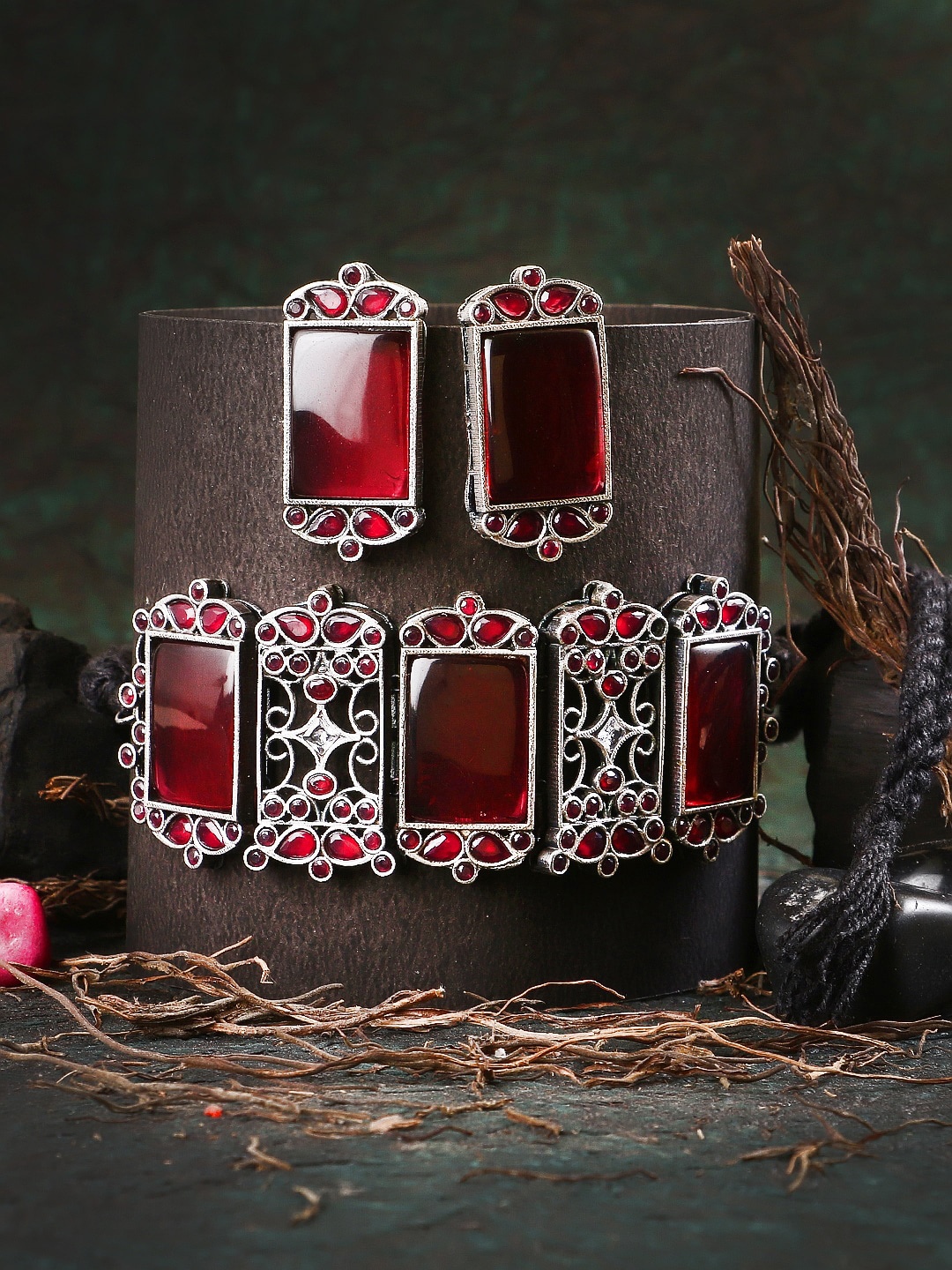 Adwitiya Collection Silver-Plated Oxidized Pink Stone-Studded & Beaded Jewellery Set
Adwitiya Collection Silver-Plated Oxidized Pink Stone-Studded & Beaded Jewellery Set