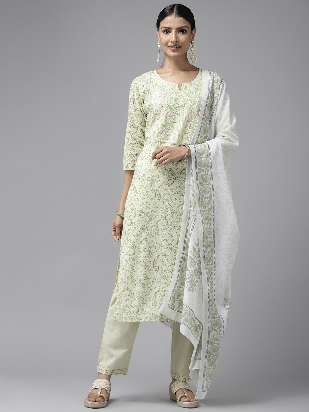 Prakrti Women Green Floral Printed Pure Cotton Kurta with Trousers & With Dupatta
Prakrti Women Green Floral Printed Pure Cotton Kurta with Trousers & With Dupatta