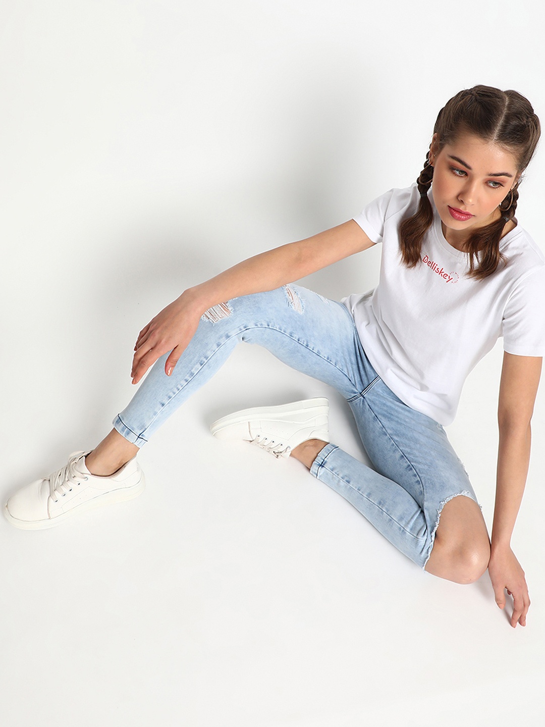 Belliskey Women Blue Slim Fit High-Rise Mildly Distressed Light Fade Stretchable Jeans
Belliskey Women Blue Slim Fit High-Rise Mildly Distressed Light Fade Stretchable Jeans