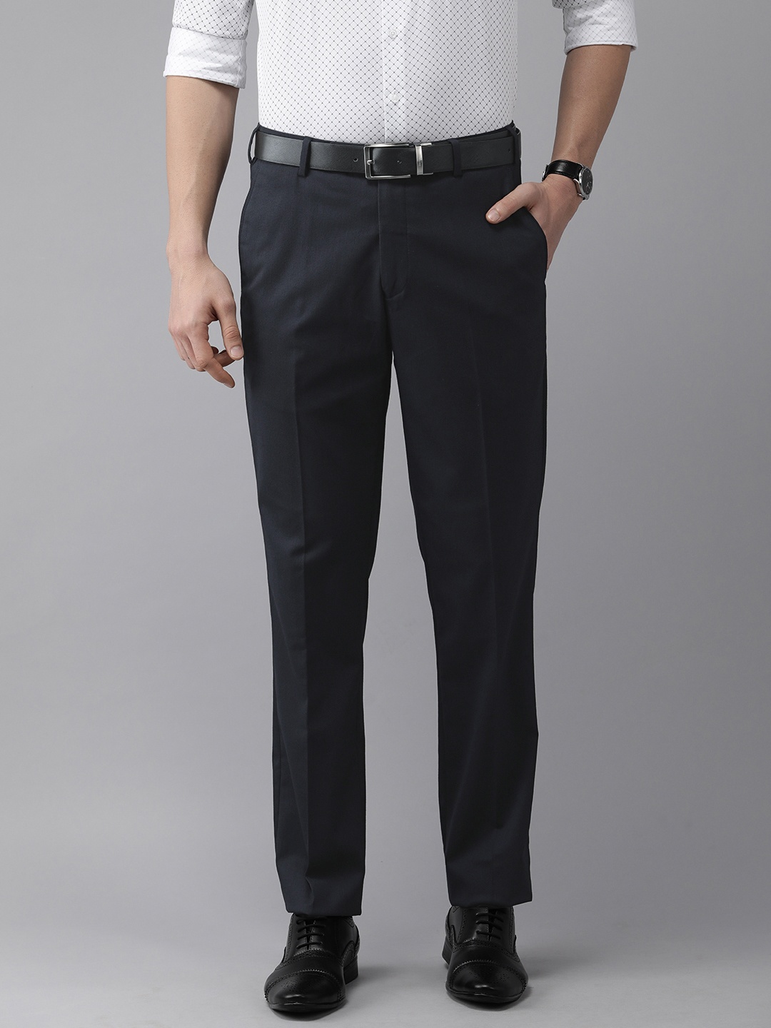 Park Avenue Men Navy Blue Solid Smart Fit Mid-Rise Plain Woven Flat-Front Formal Trousers
Park Avenue Men Navy Blue Solid Smart Fit Mid-Rise Plain Woven Flat-Front Formal Trousers