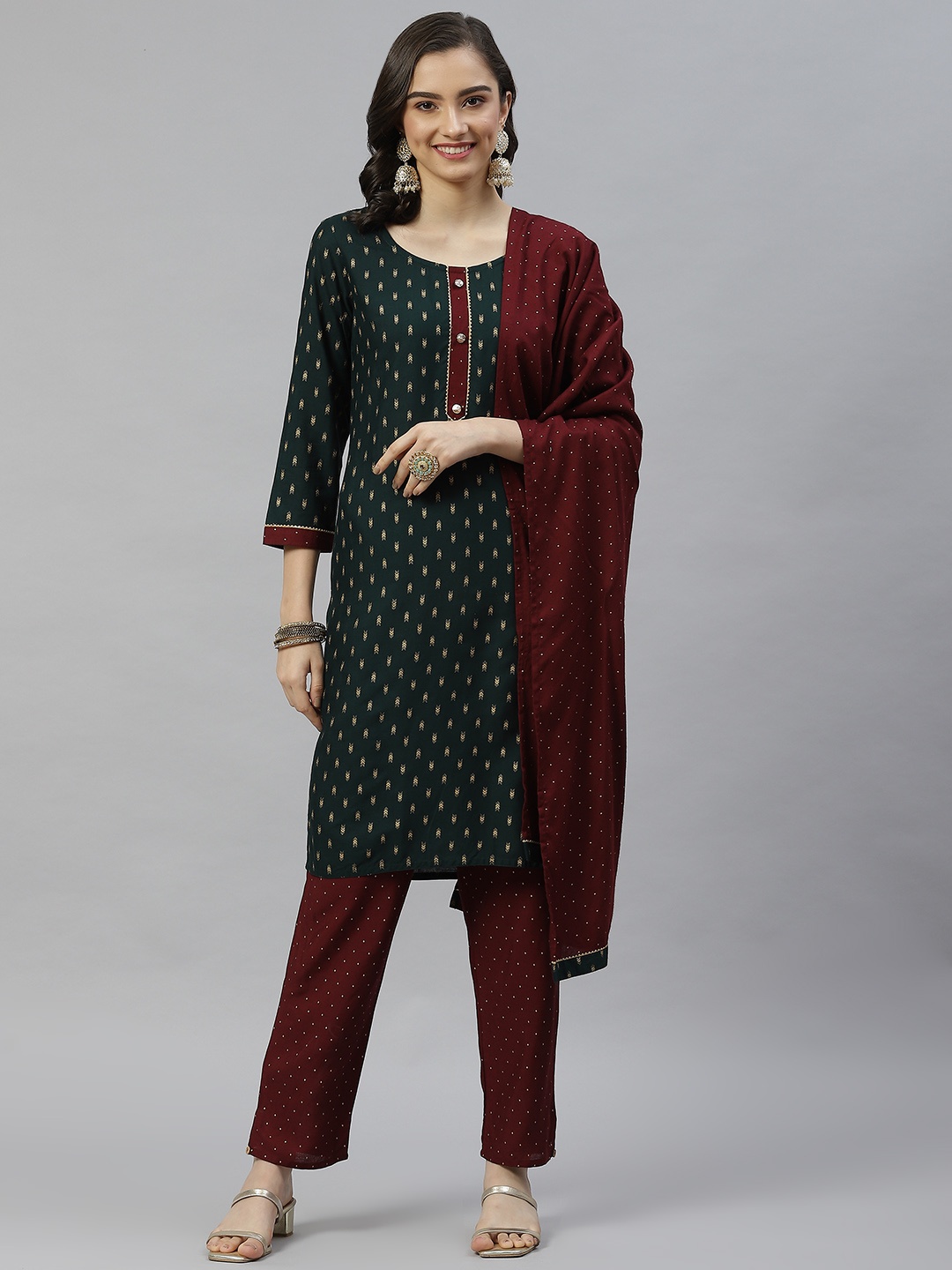 HIGHLIGHT FASHION EXPORT Women Green Printed Gotta Patti Kurta with Trousers & With Dupatta
HIGHLIGHT FASHION EXPORT Women Green Printed Gotta Patti Kurta with Trousers & With Dupatta