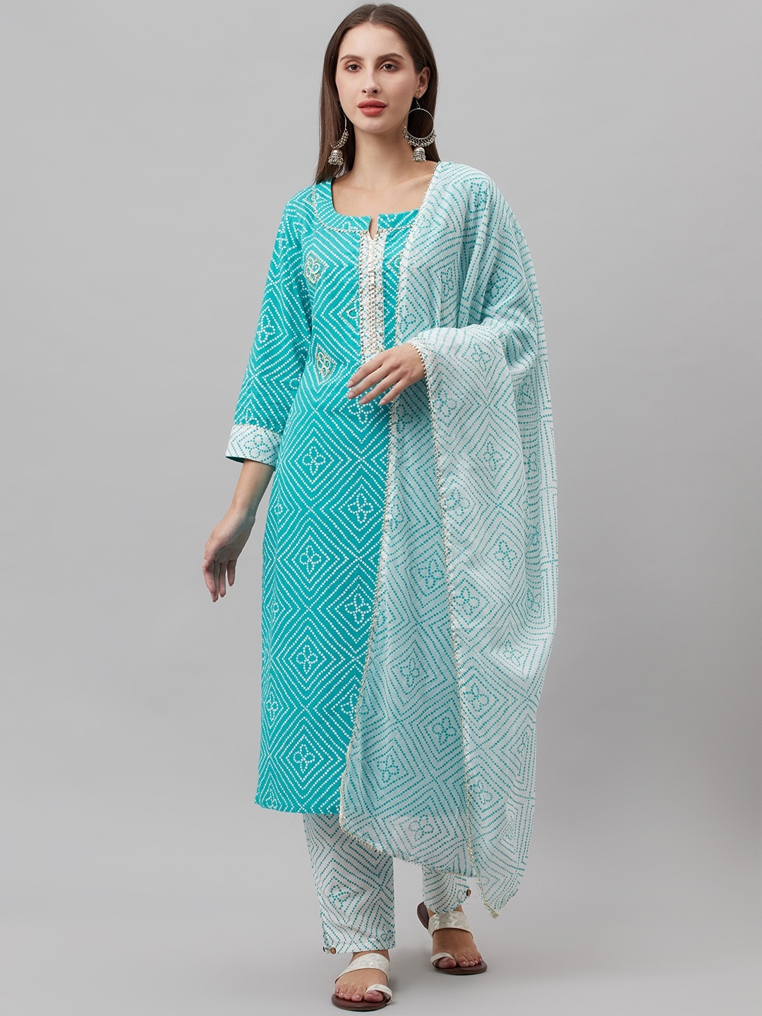 HIGHLIGHT FASHION EXPORT Women Blue & White Bandhani Printed Kurta with Trousers & Dupatta
HIGHLIGHT FASHION EXPORT Women Blue & White Bandhani Printed Kurta with Trousers & Dupatta