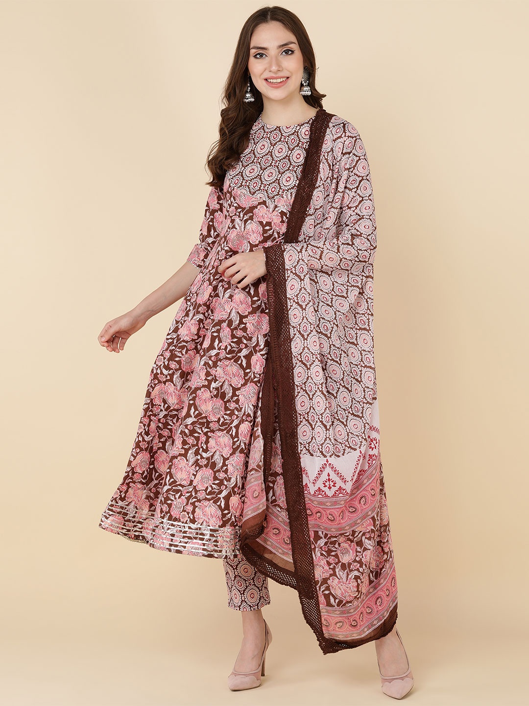 MAAND Women Coffee Brown Floral Printed Regular Pure Cotton Kurta with Trousers & With Dupatta
MAAND Women Coffee Brown Floral Printed Regular Pure Cotton Kurta with Trousers & With Dupatta