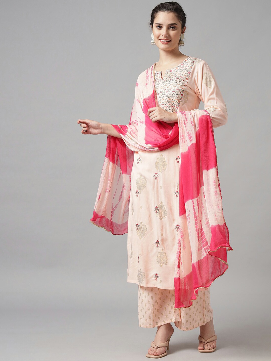 Meeranshi Women Peach-Coloured Floral Zardozi Pure Cotton Kurta with Palazzos with Dupatta
Meeranshi Women Peach-Coloured Floral Zardozi Pure Cotton Kurta with Palazzos with Dupatta