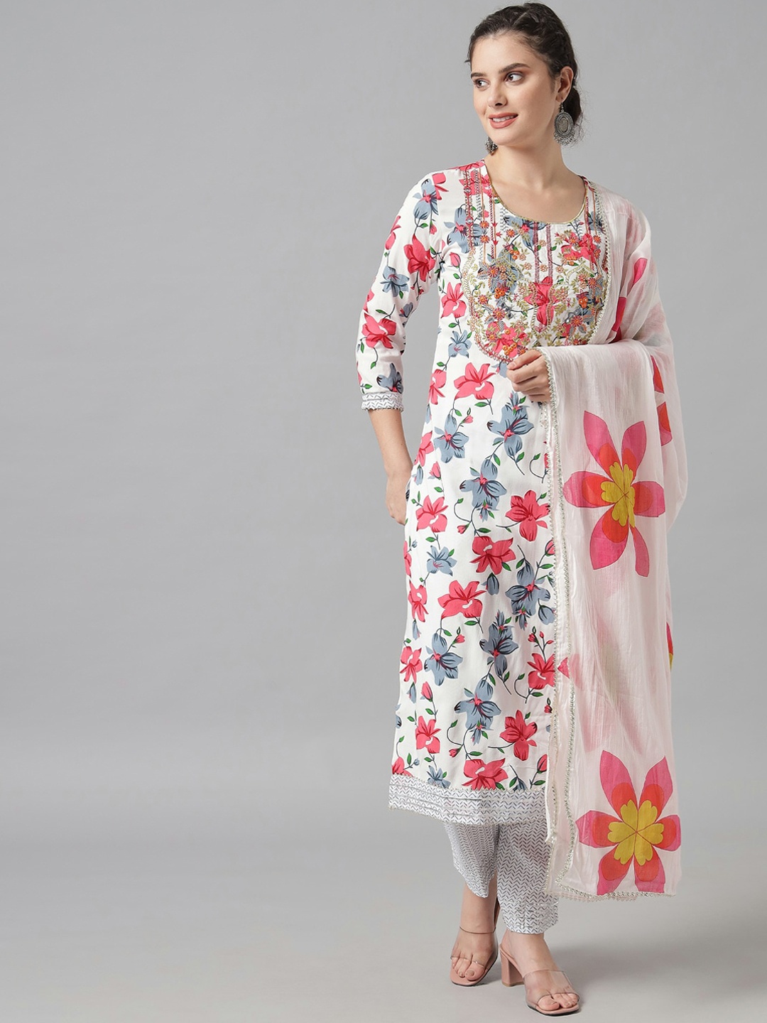 Meeranshi Women White Floral Printed Panelled Pure Cotton Kurta with Churidar & With Dupatta
Meeranshi Women White Floral Printed Panelled Pure Cotton Kurta with Churidar & With Dupatta