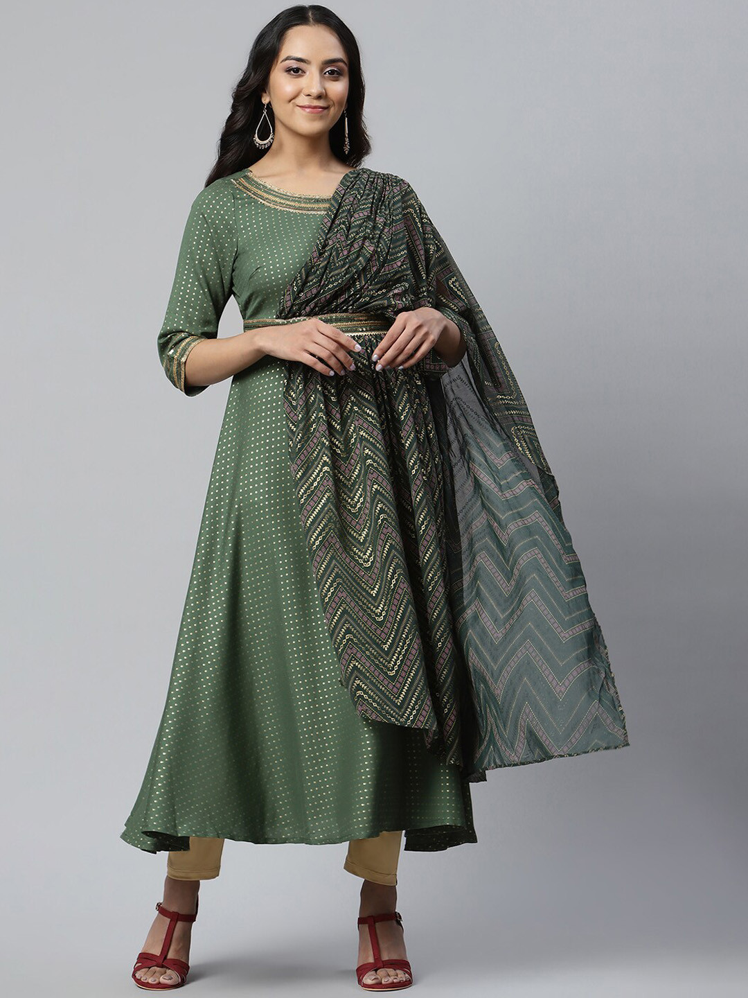 AURELIA Women Geometric Striped Flared Sleeves Thread Work Asymmetric Anarkali Kurta, Green
AURELIA Women Geometric Striped Flared Sleeves Thread Work Asymmetric Anarkali Kurta, Green