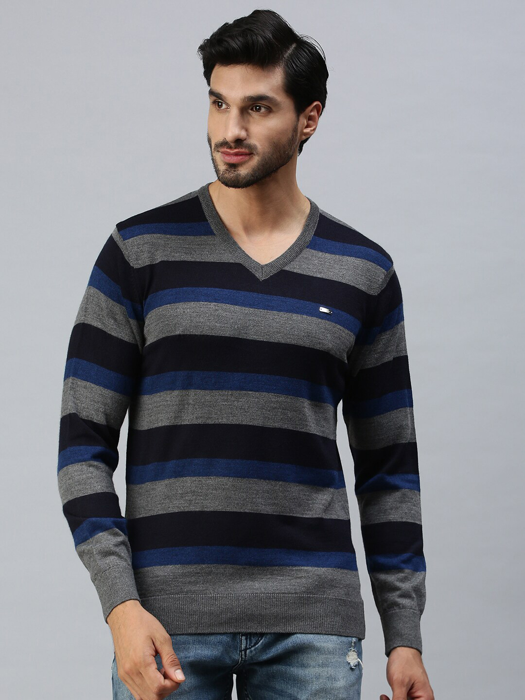 98 Degree North Men Grey & Blue Striped Pullover 
98 Degree North Men Grey & Blue Striped Pullover