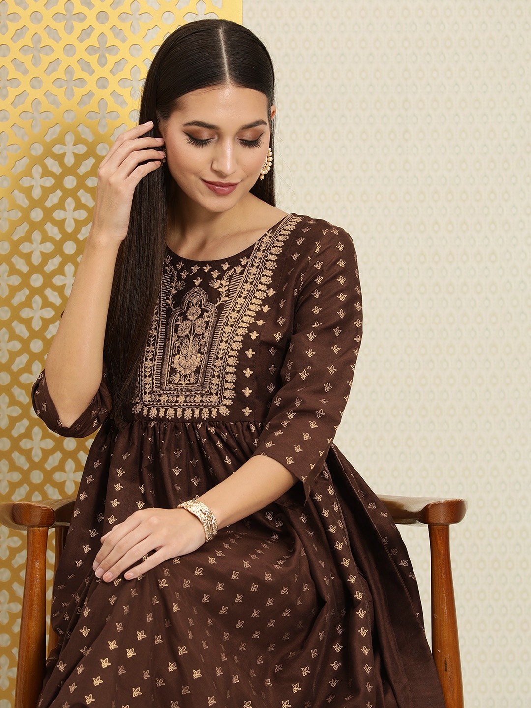 House of Pataudi Women Brown & Gold-Toned Embroidered High Slit Thread Work Kurta Set
House of Pataudi Women Brown & Gold-Toned Embroidered High Slit Thread Work Kurta Set