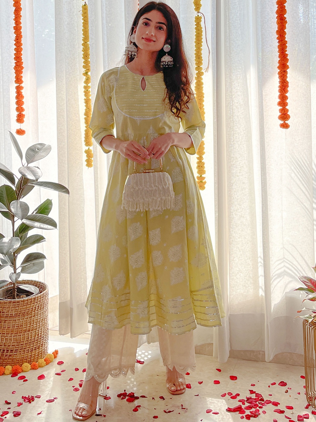 Libas Women Lime Green & White Ethnic Motifs Printed Keyhole Neck Gotta Patti Anarkali Kurta
Libas Women Lime Green & White Ethnic Motifs Printed Keyhole Neck Gotta Patti Anarkali Kurta