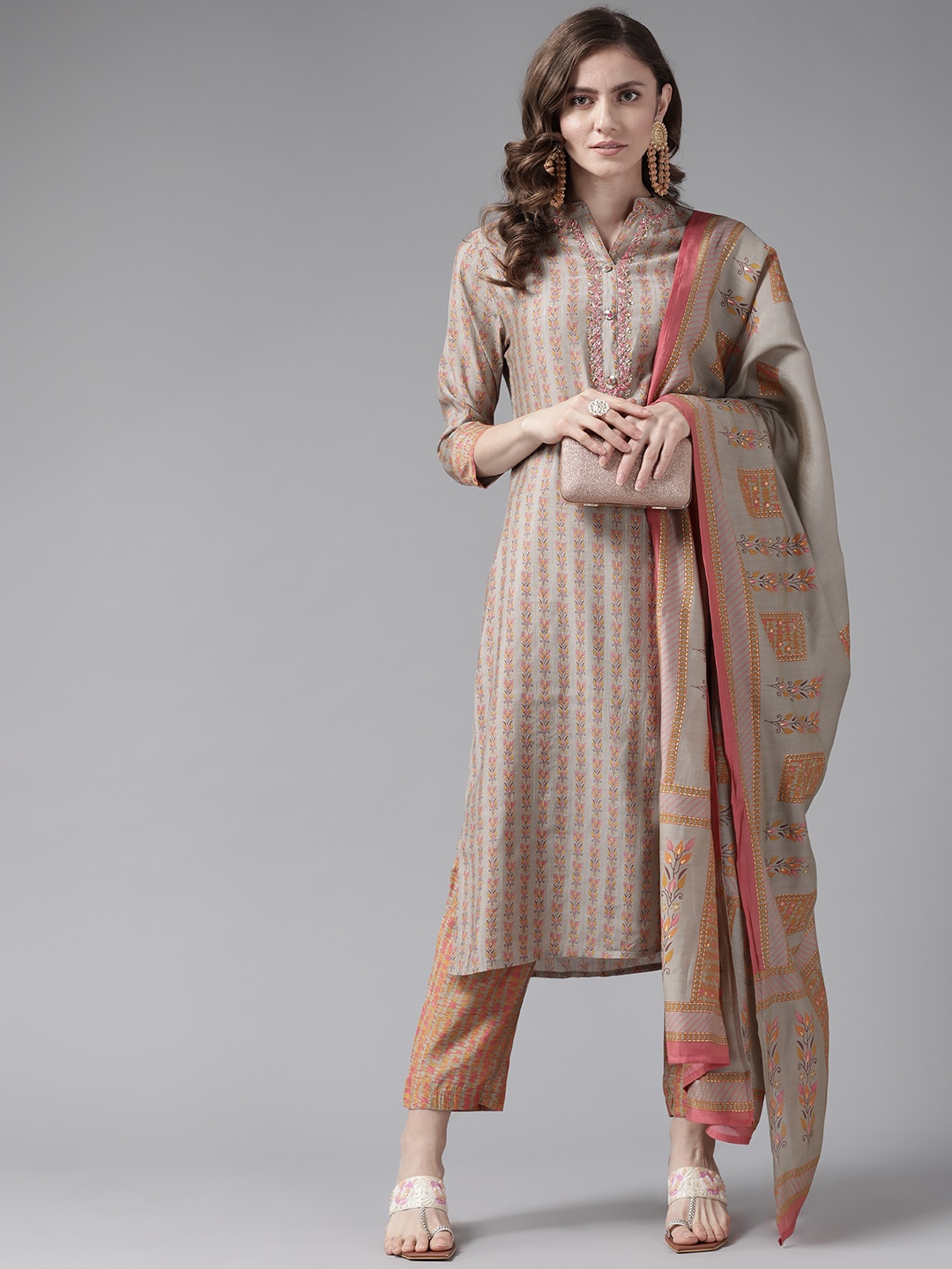 Yufta Women Grey Floral Printed Beads and Stones Kurta with Trousers & With Dupatta
Yufta Women Grey Floral Printed Beads and Stones Kurta with Trousers & With Dupatta