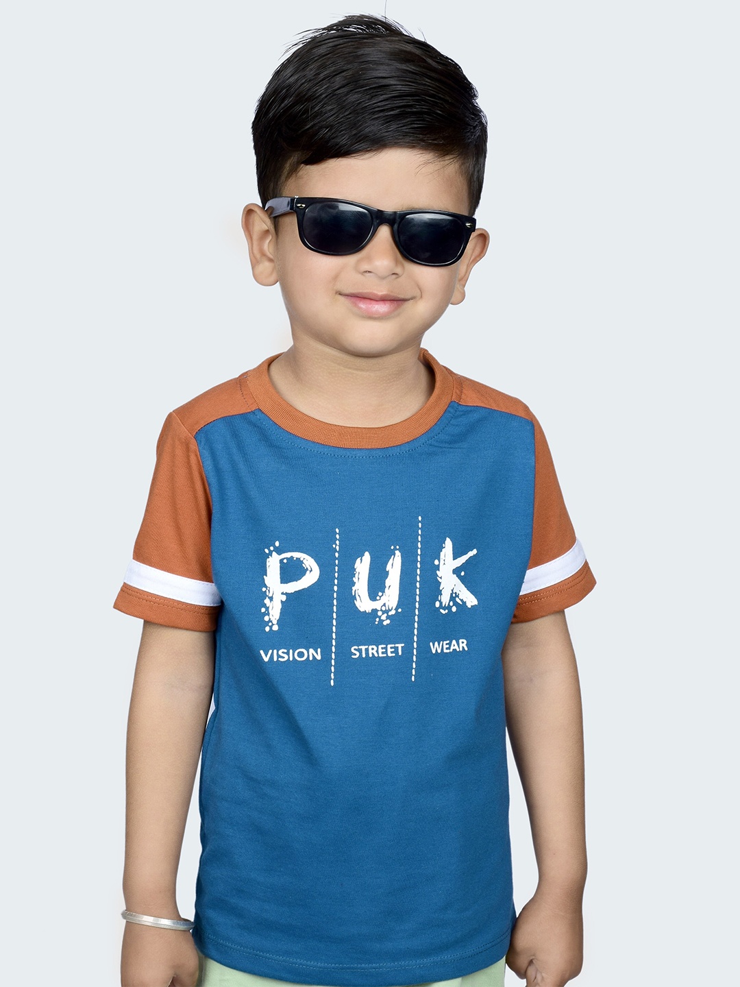 3BROS Kids Gunmetal-Toned Typography Printed Extended Sleeves Applique T-shirt, Metallic
3BROS Kids Gunmetal-Toned Typography Printed Extended Sleeves Applique T-shirt, Metallic