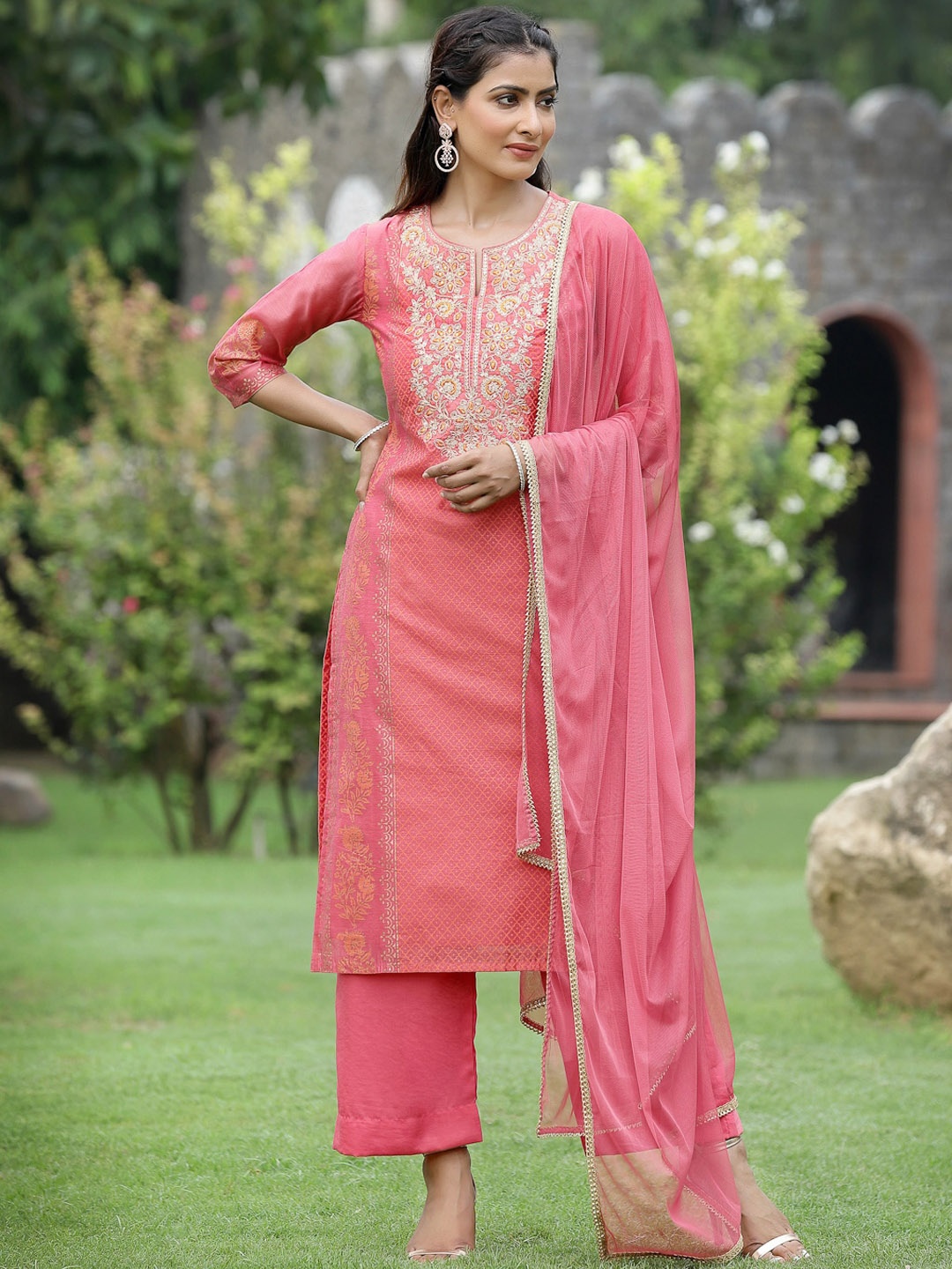 Juniper Women Pink Floral Printed Gotta Patti Chanderi Silk Kurta with Palazzos & With Dupatta
Juniper Women Pink Floral Printed Gotta Patti Chanderi Silk Kurta with Palazzos & With Dupatta