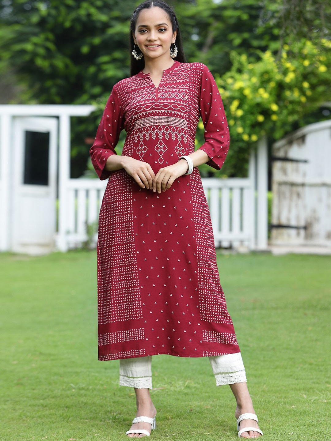 Juniper Women Maroon Geometric Embroidered Keyhole Neck Flared Sleeves Mirror Work Anarkali Kurta
Juniper Women Maroon Geometric Embroidered Keyhole Neck Flared Sleeves Mirror Work Anarkali Kurta