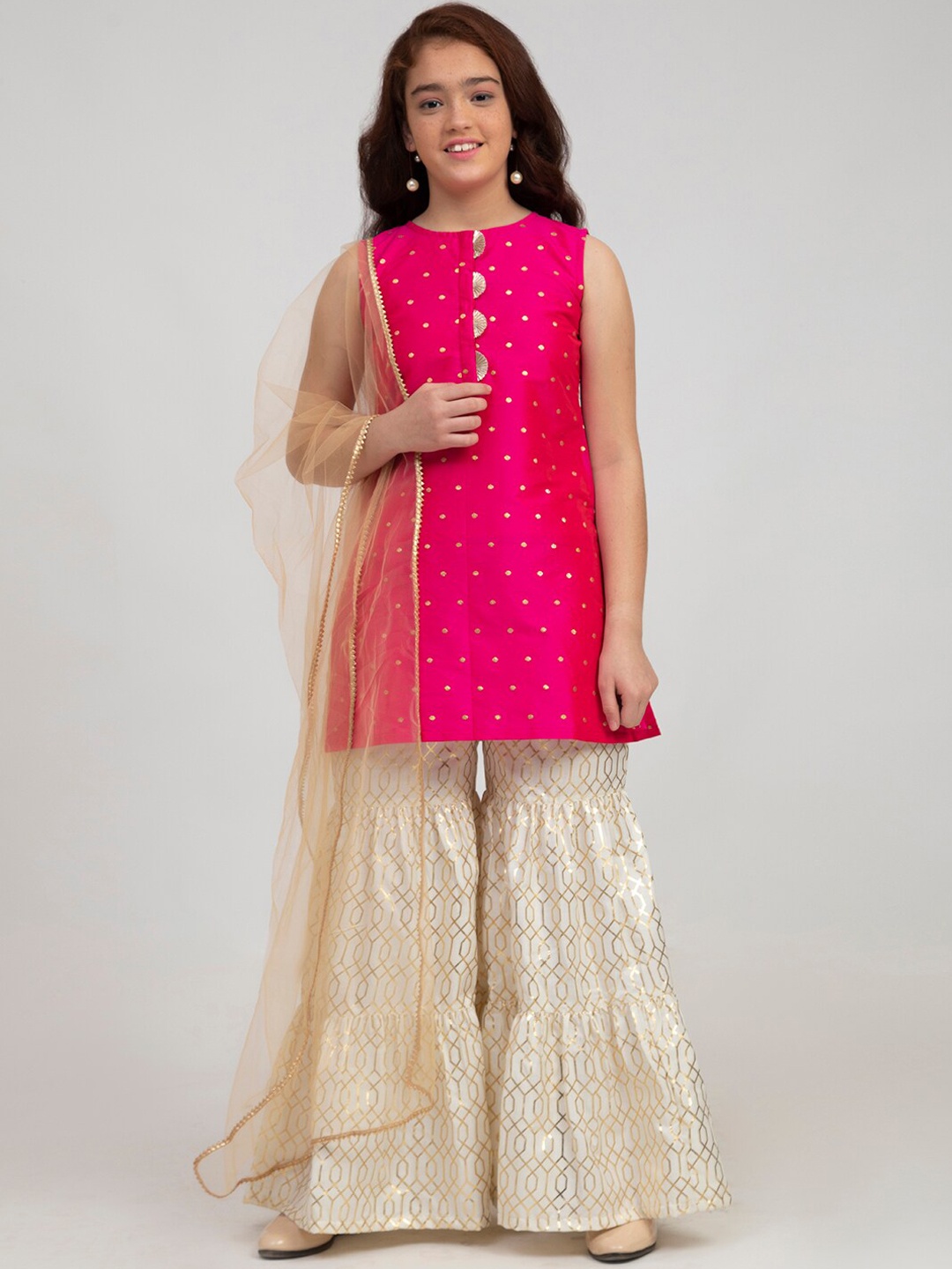 Bitiya by Bhama Girls Pink Ethnic Motifs Embroidered Panelled Kurti with Sharara & With Dupatta
Bitiya by Bhama Girls Pink Ethnic Motifs Embroidered Panelled Kurti with Sharara & With Dupatta