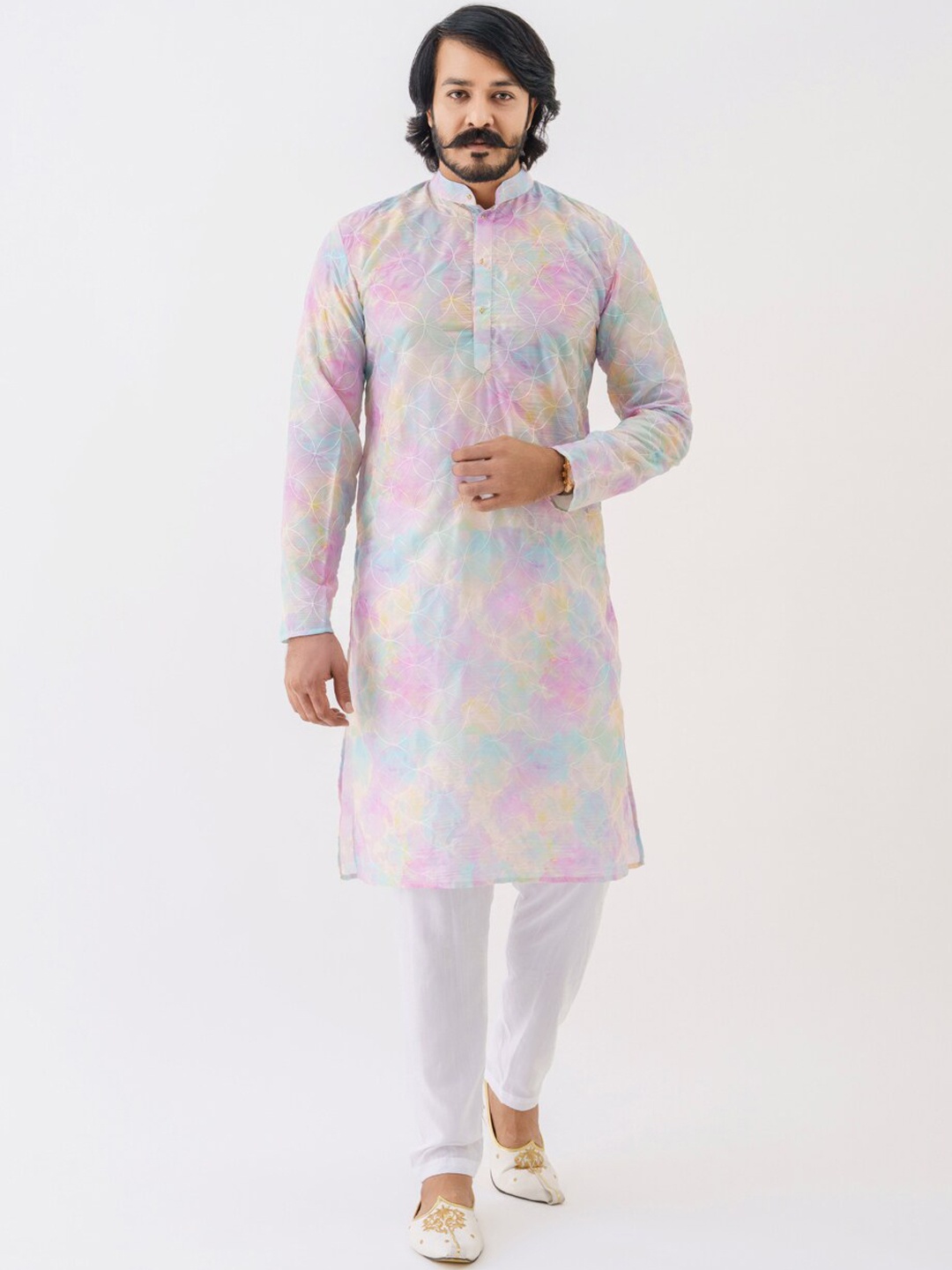 amzira Men Multicoloured Floral Printed Angrakha Kurta with Churidar & With Dupatta, Multi
amzira Men Multicoloured Floral Printed Angrakha Kurta with Churidar & With Dupatta, Multi