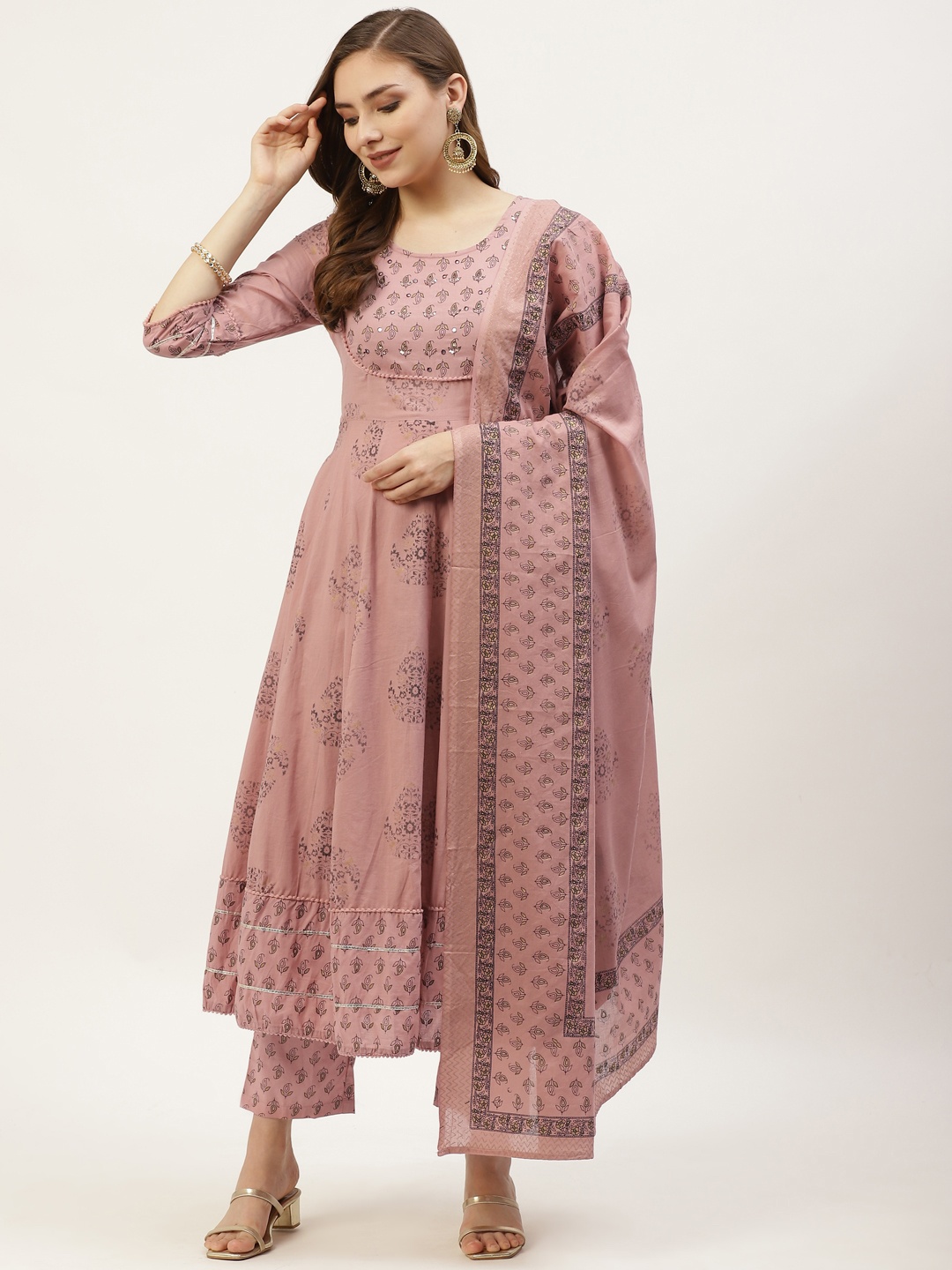 YELLOW CLOUD Women Dusty Pink Ethnic Motifs Printed Cotton Kurta with Trousers & Dupatta, Rose
YELLOW CLOUD Women Dusty Pink Ethnic Motifs Printed Cotton Kurta with Trousers & Dupatta, Rose
