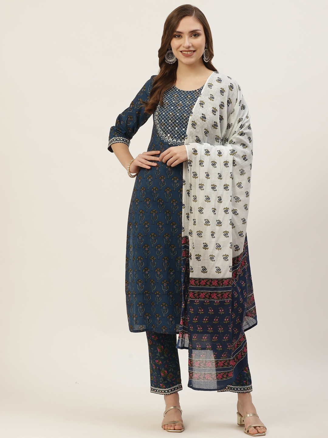 YELLOW CLOUD Women Navy Blue Ethnic Motifs Printed Cotton Kurta with Trousers & Dupatta
YELLOW CLOUD Women Navy Blue Ethnic Motifs Printed Cotton Kurta with Trousers & Dupatta